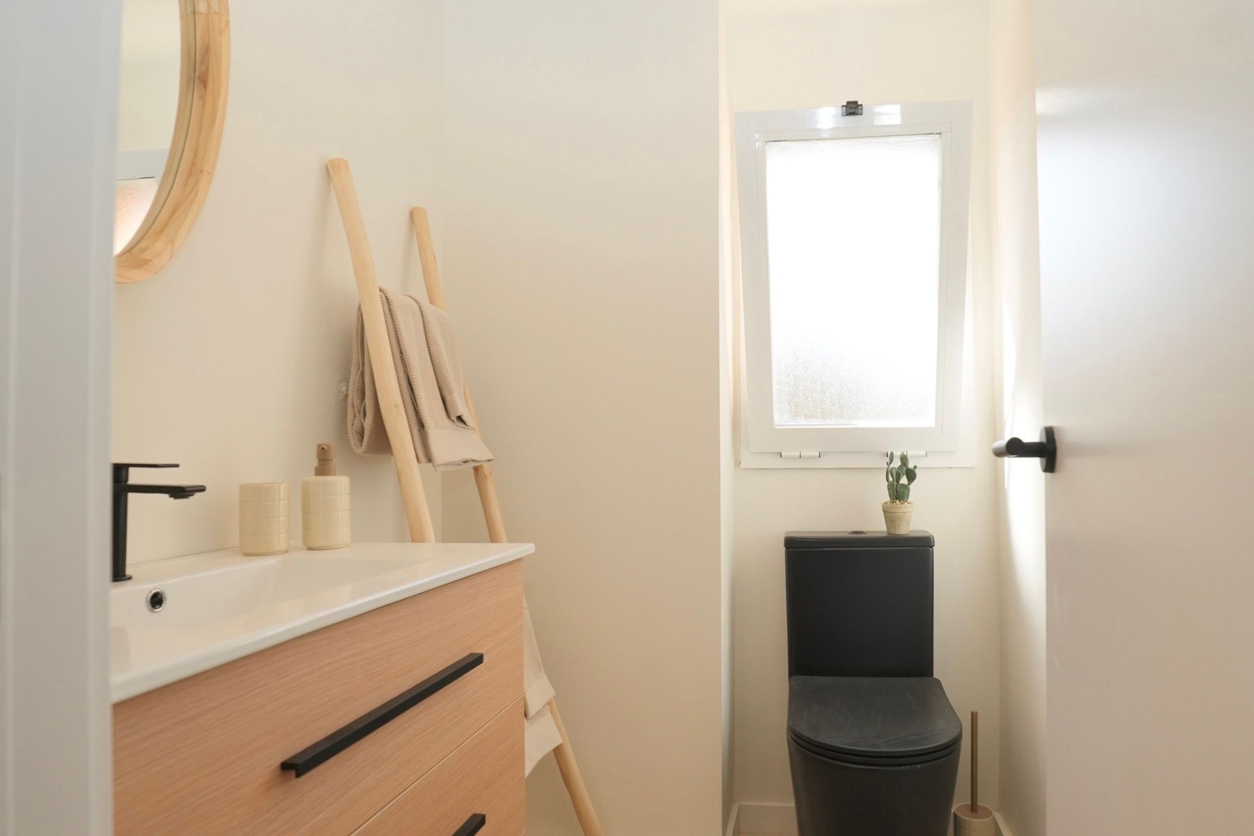 Bemeubeld appartement met parking en berging - uniek aanbod!  foto 24