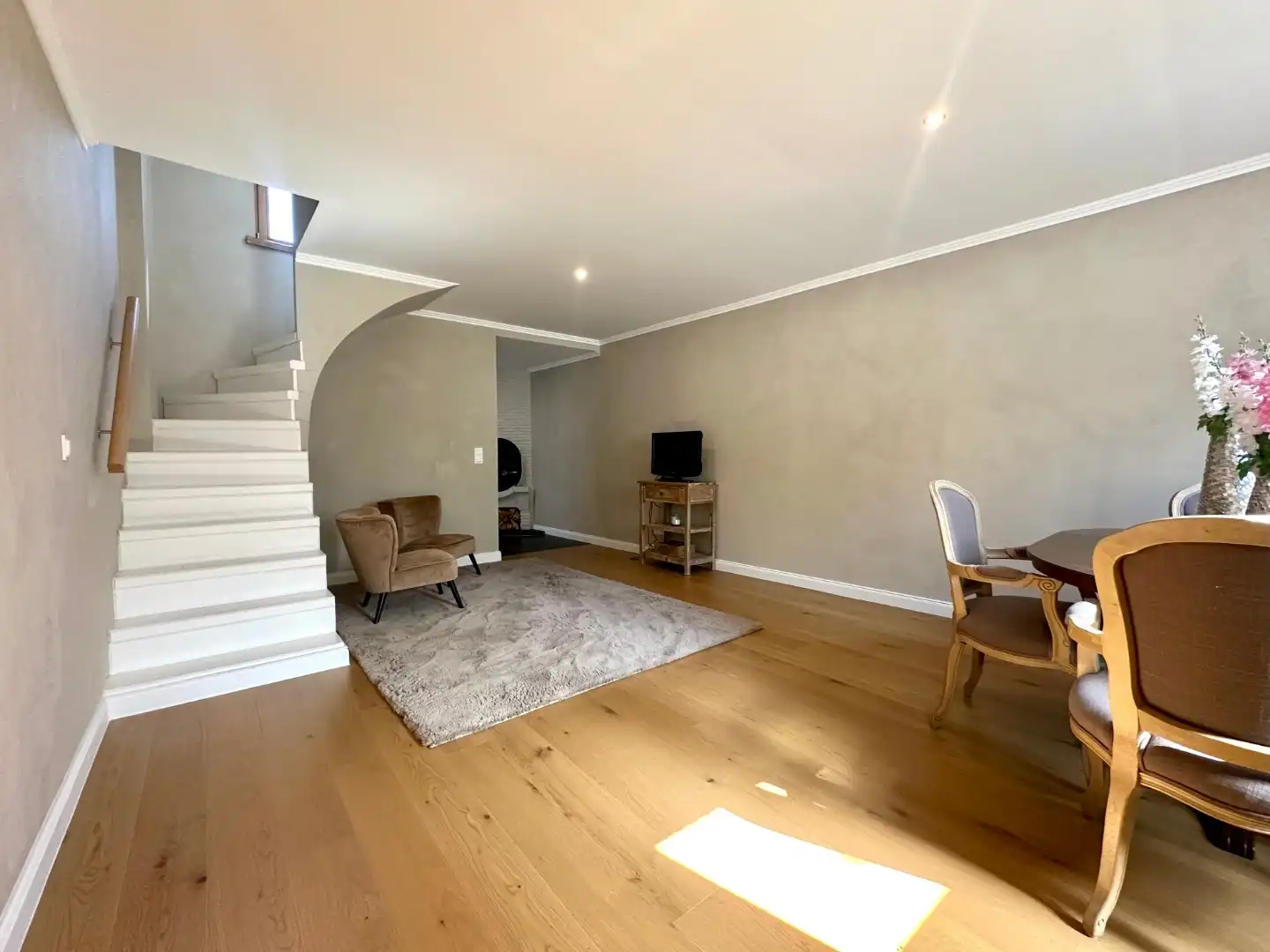Stijlvol gerenoveerde stadswoning met prachtig dakterras foto 3