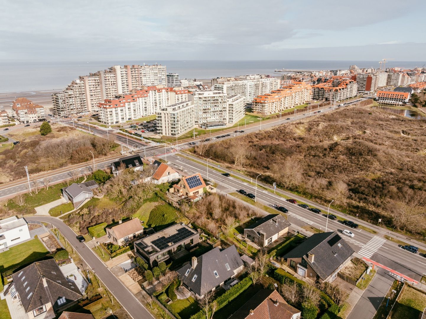 Villa vlakbij de duinen en op 350m van de zee te Groenendijk foto {{pictureIndex}}