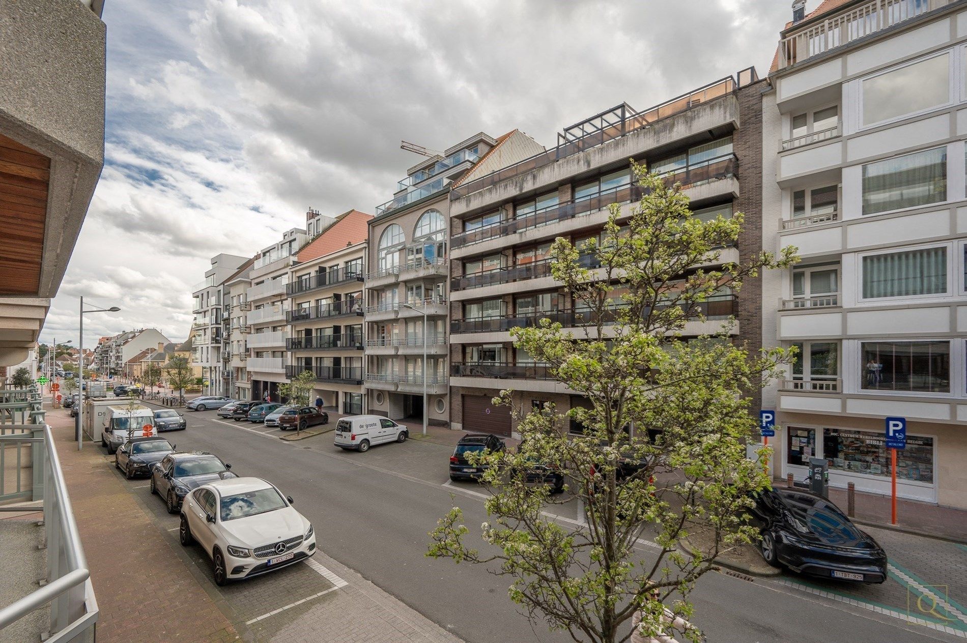 Prachtige gerenoveerd 3-kamer appartement centraal gelegen te Van Bunnenlaan met ruim terras.  foto 7