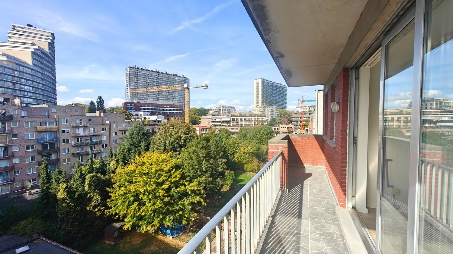 Gerenoveerd 1-slaapkamerappartement met terras op de 6de verdieping foto 2