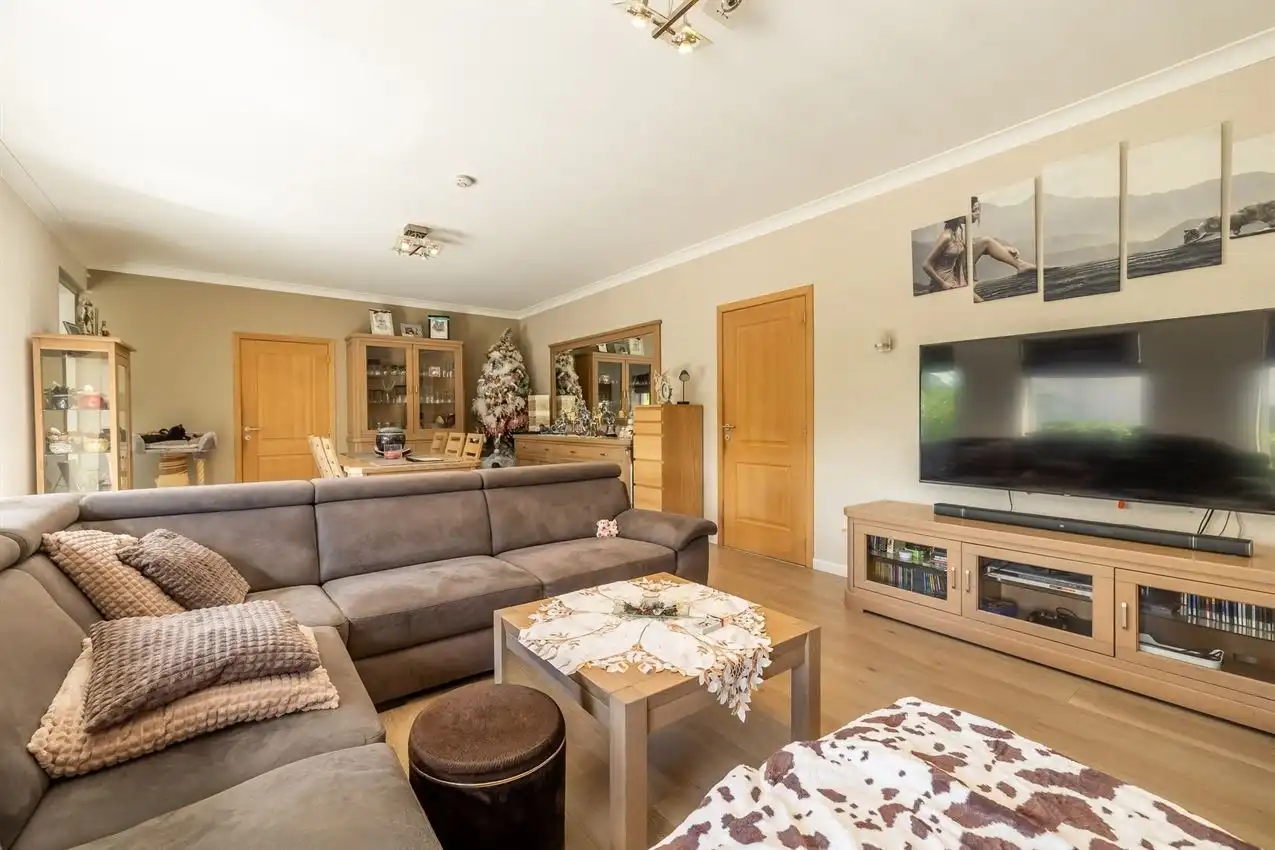 Grote tuin, zee aan ruimte en tot 5 slaapkamers foto 9