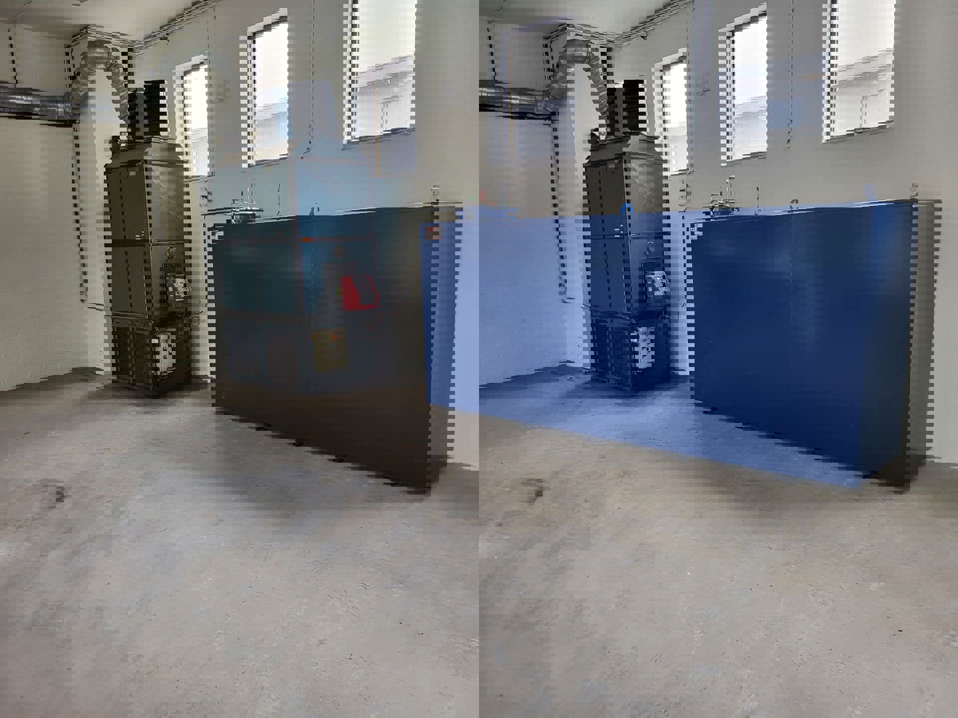 GENK TE HUUR: Grote bedrijfshal-Kantoor-Conciërgewoning foto 17