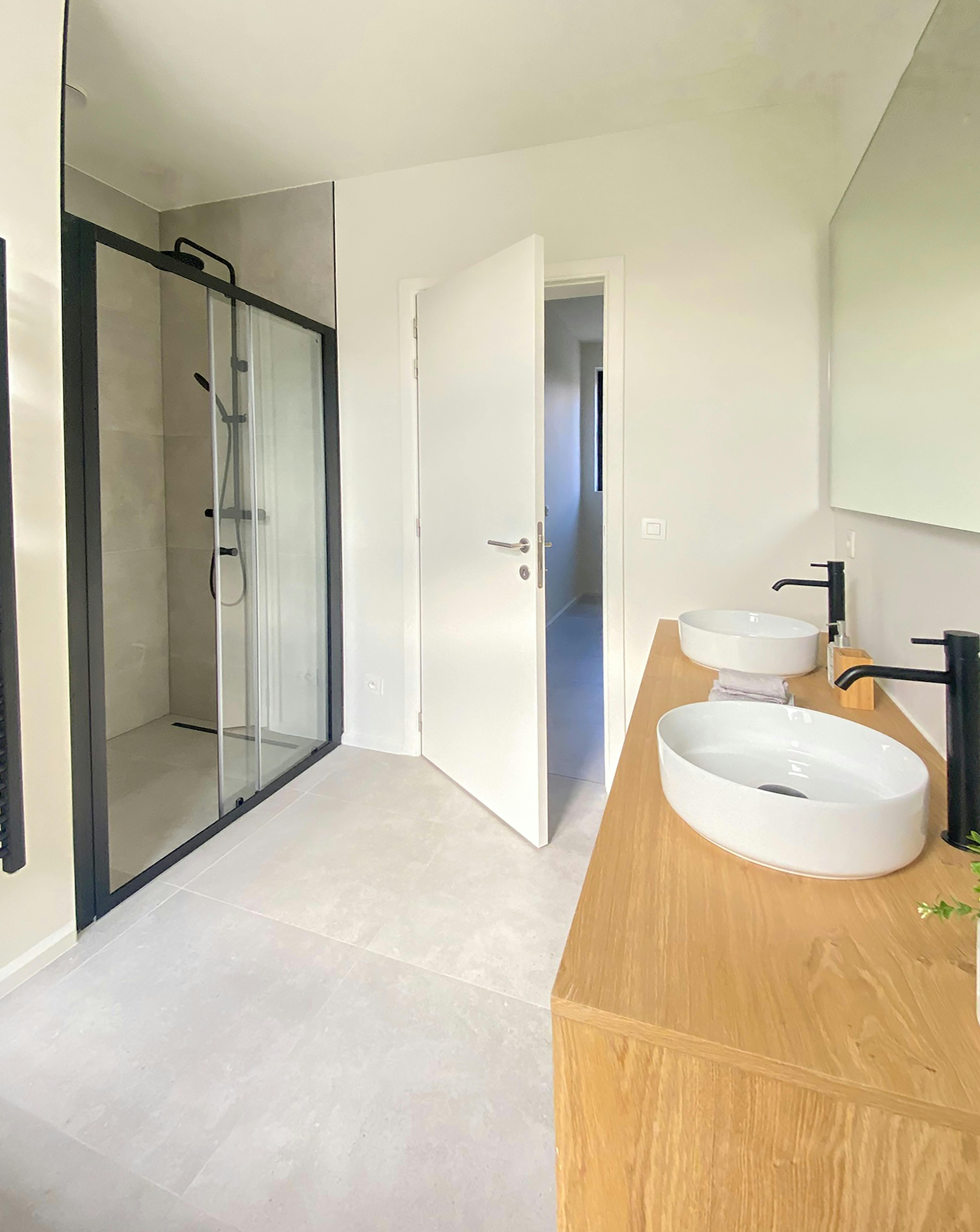 Volledig gerenoveerde halfopen bebouwing te koop te Essen! foto 16