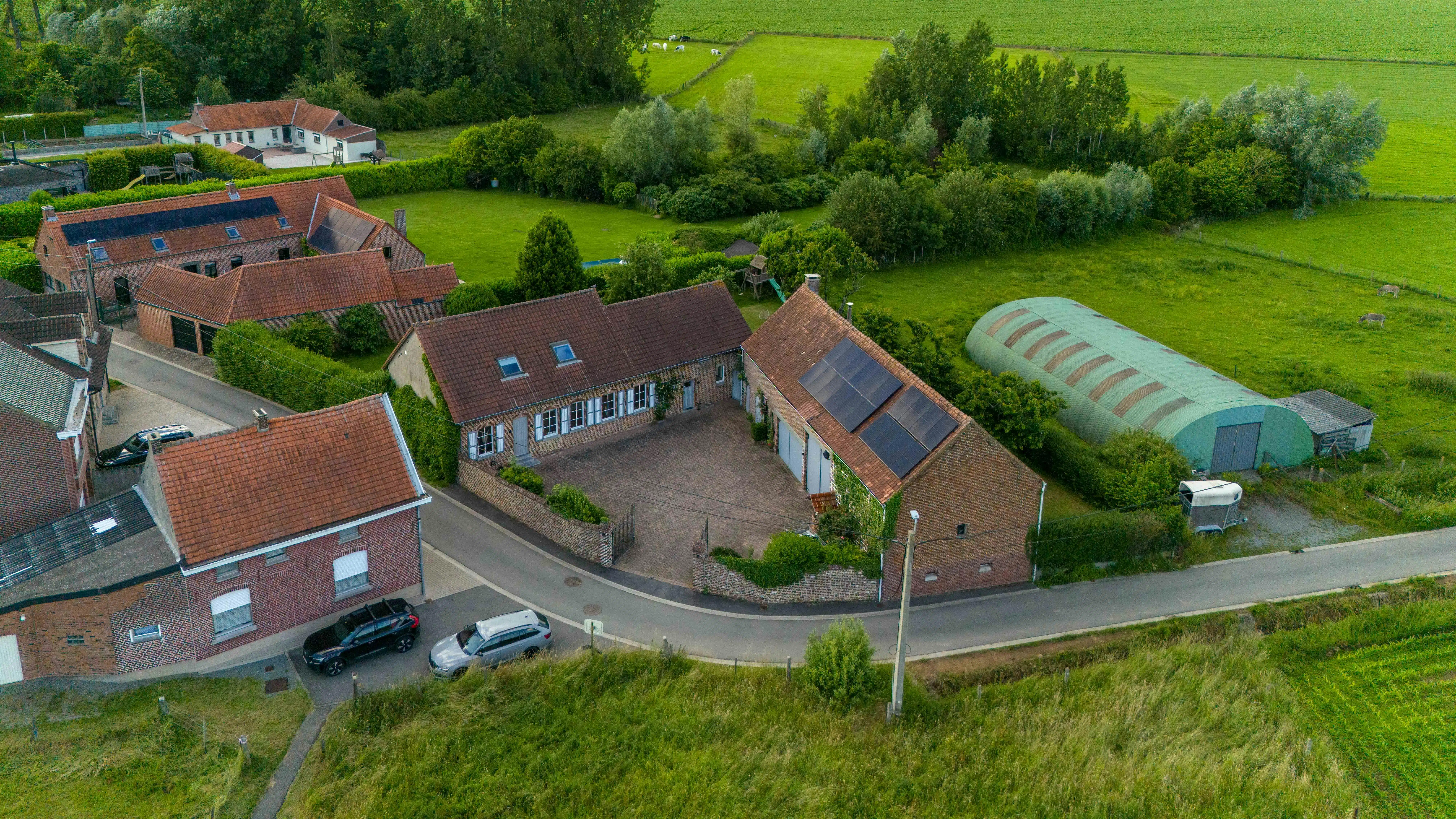 Gerenoveerd huis te koop met grote schuur in Lierde foto 2