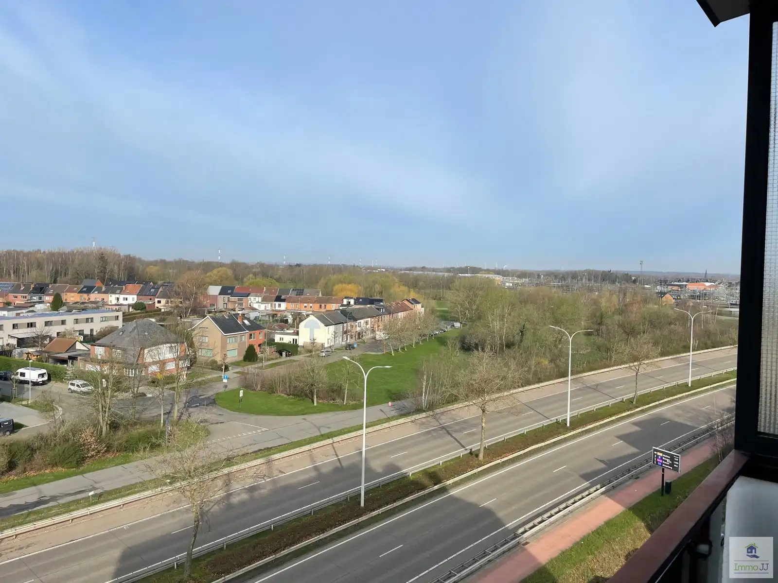 Vernieuwd app. met 2 slaapkamers en parking foto 9