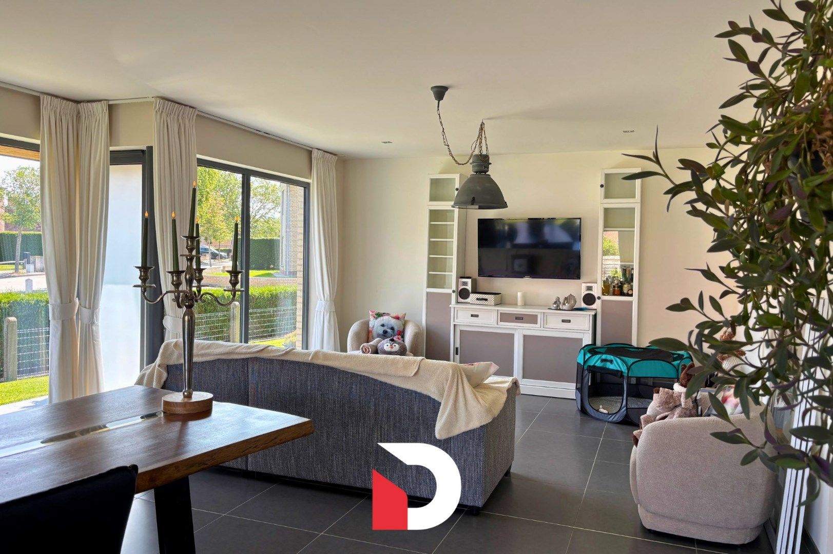 Halfopen woning met 3 slaapkamer, tuin en garage foto 4