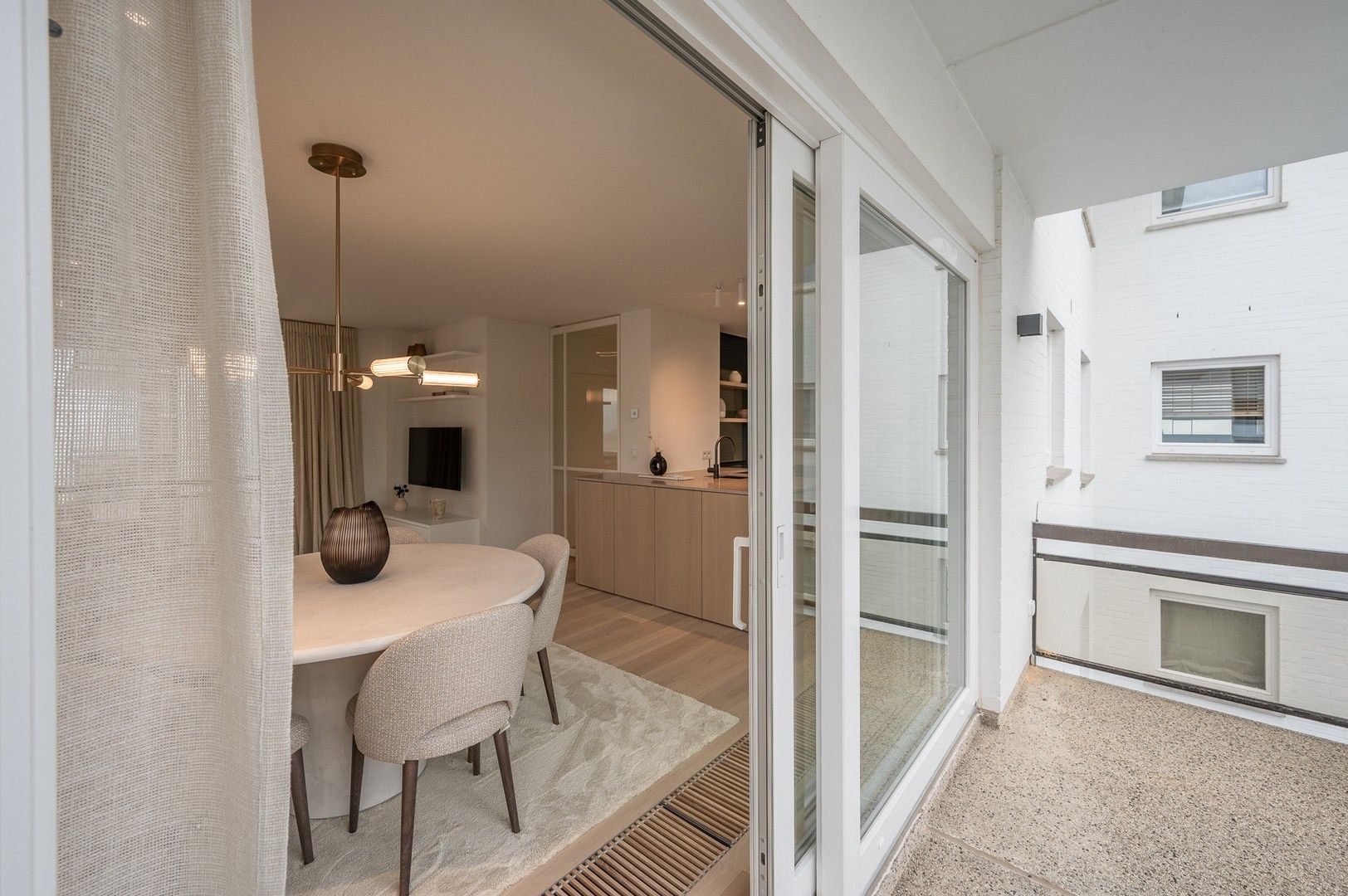 Luxueus gerenoveerd appartement met zeezicht vlakbij de wandeldijk in het Zoute. foto 10