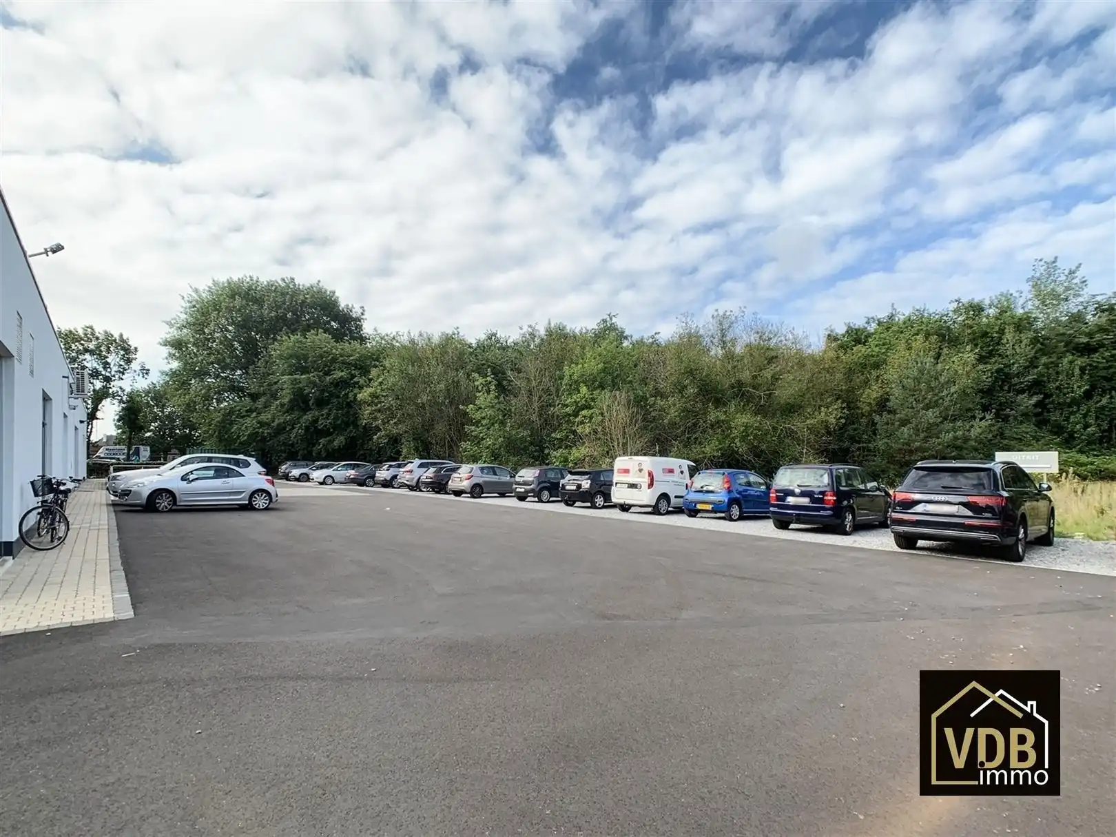 Commercieel gebouw op toplocatie, verhuurd met goed rendemen foto 7