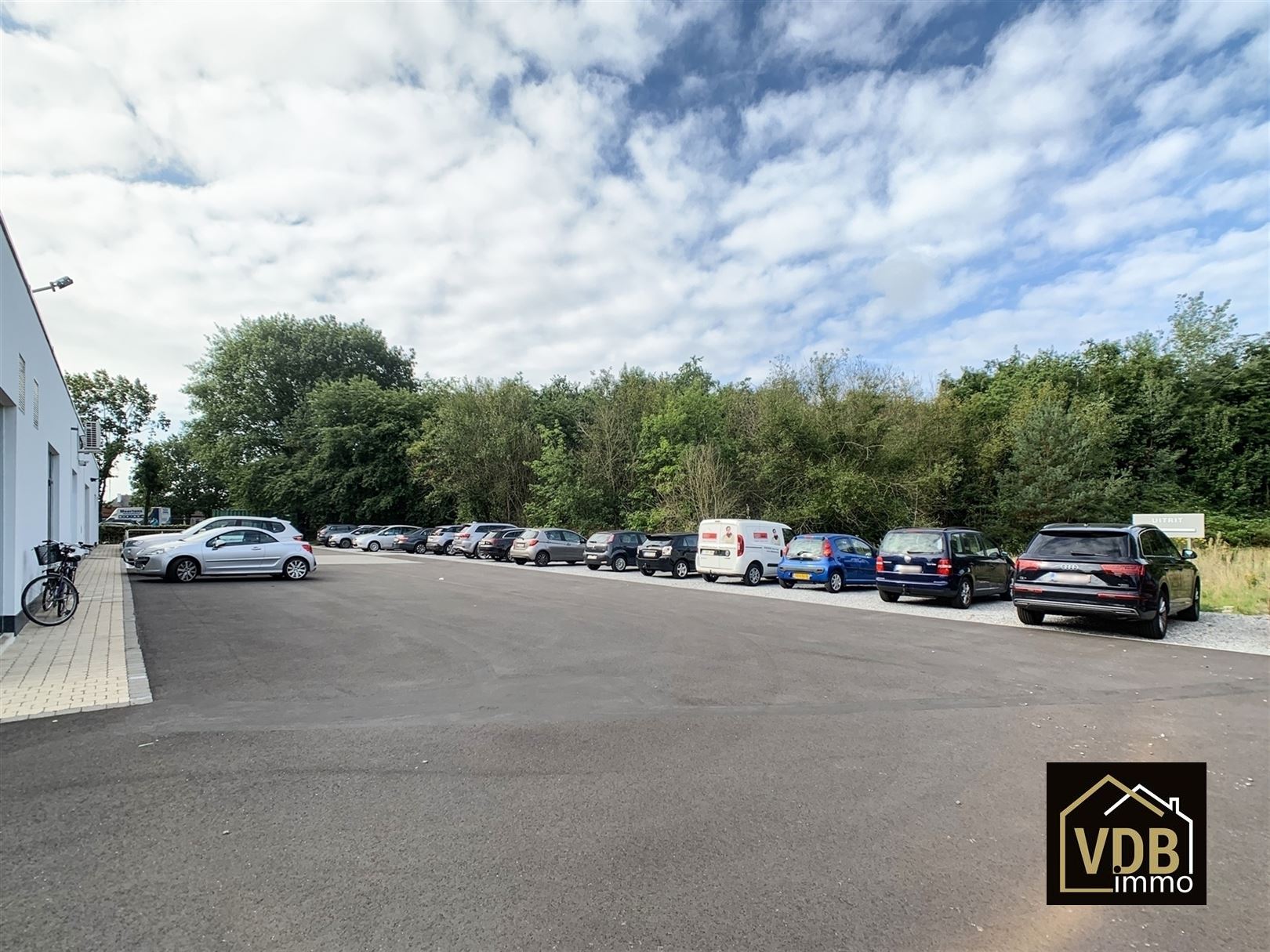 Commercieel gebouw op toplocatie geschikt voor vele doeleinden: kantoor, kleinhandel, groothandel... foto 7