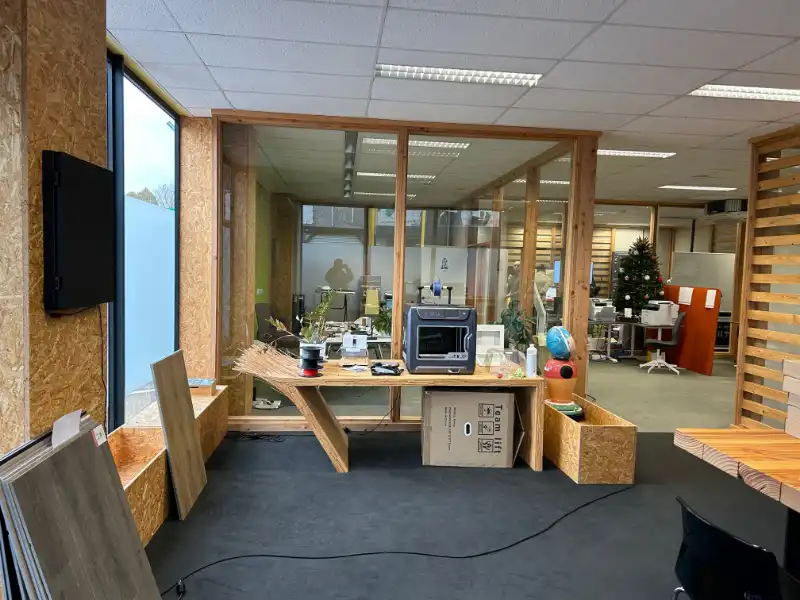Commercieel gelegen handelspand van 450 m² met ruime parking. foto 3