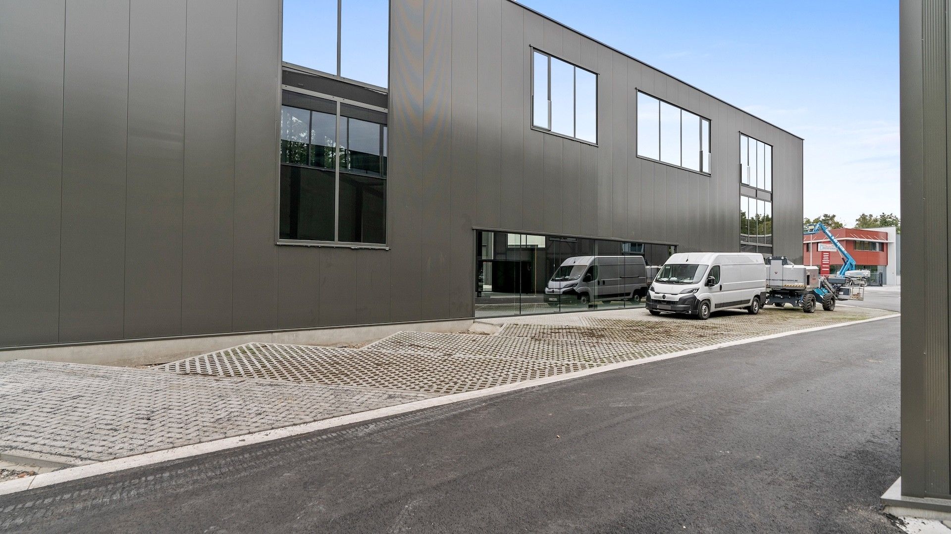Moderne kantoorruimte van 359m2 op een ideale locatie tussen As en Genk foto 29