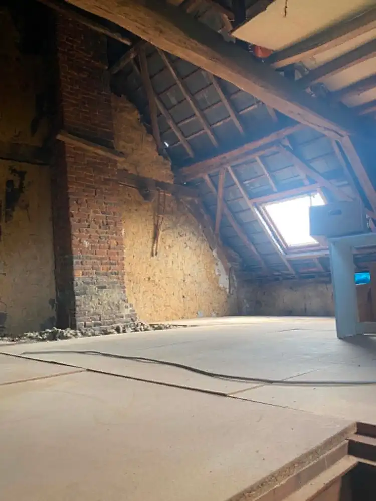 Charmante 3-gevelwoning met 2 slaapkamers, ruime zolder en tal van mogelijkheden foto 5