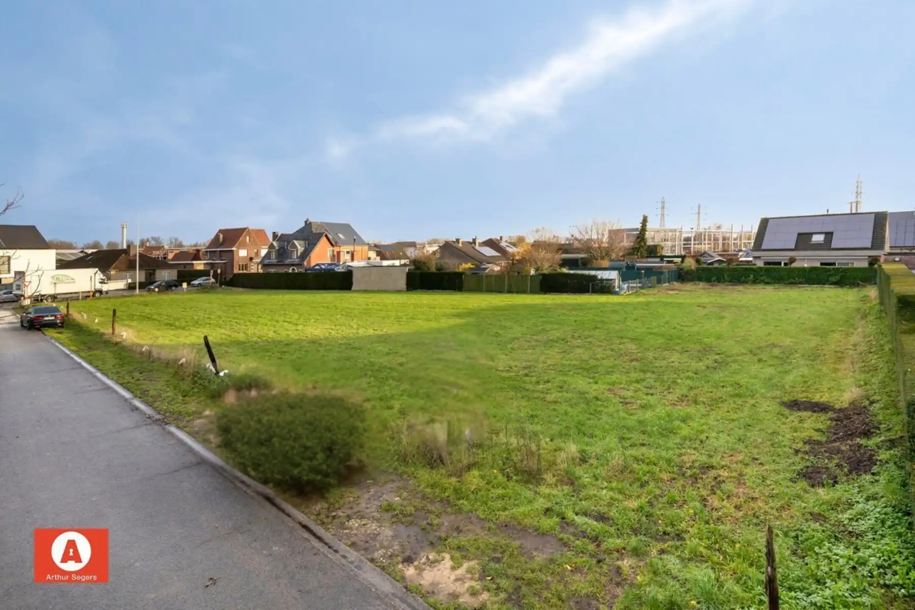 Bouwgrond voor open bebouwing in doodlopende straat foto {{pictureIndex}}