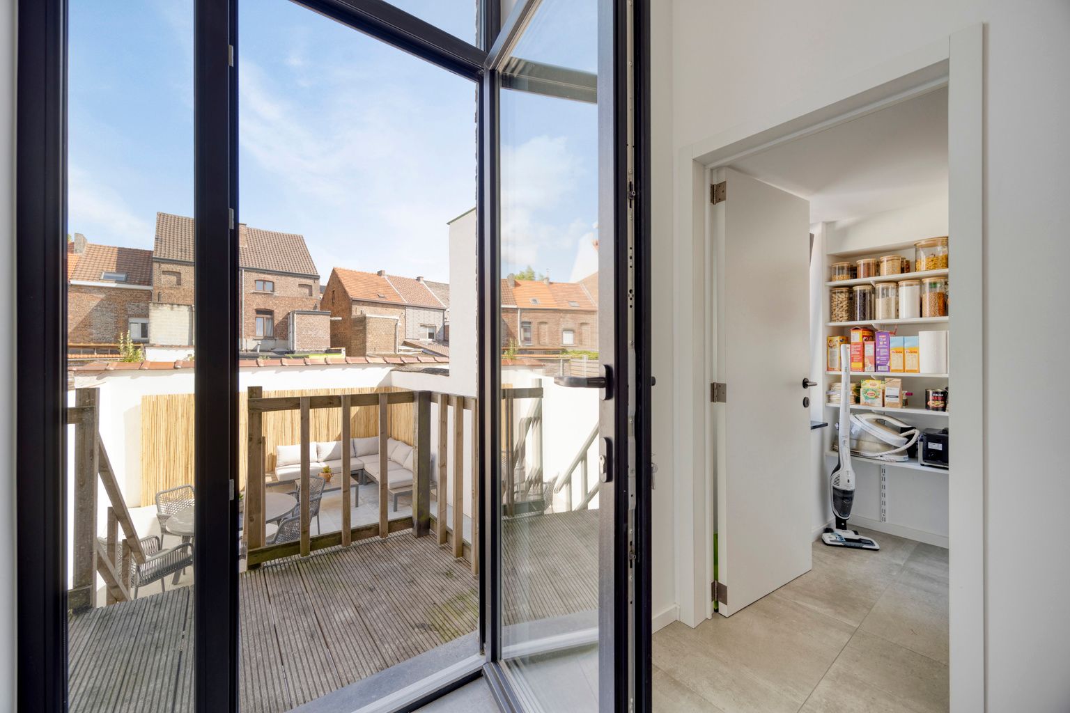 Volledig gerenoveerde rijwoning met stadstuin in Tienen foto 7