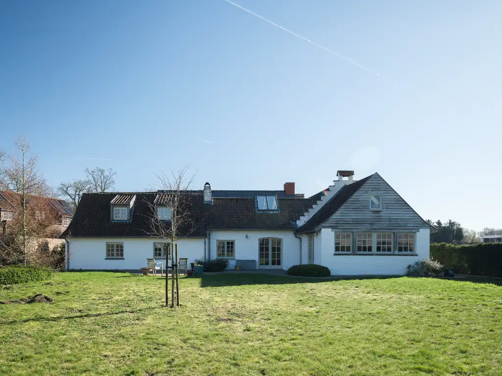 Karaktervolle hoeve met 5 slaapkamers en 4 badkamers, discreet gelegen op de tweede bouwlijn in een groene omgeving. foto 37