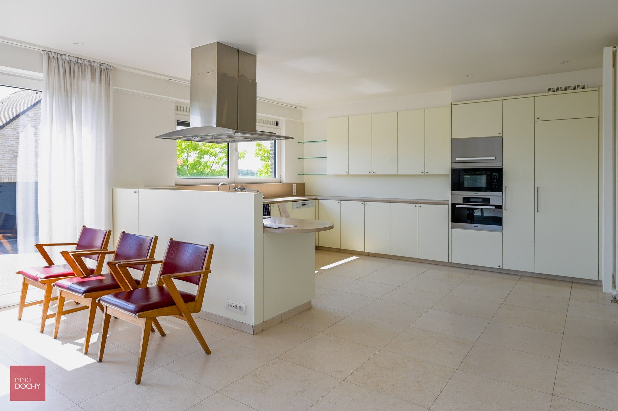 Hedendaags vernieuwde villa met landelijk verzicht | Nieuwenhove foto 4