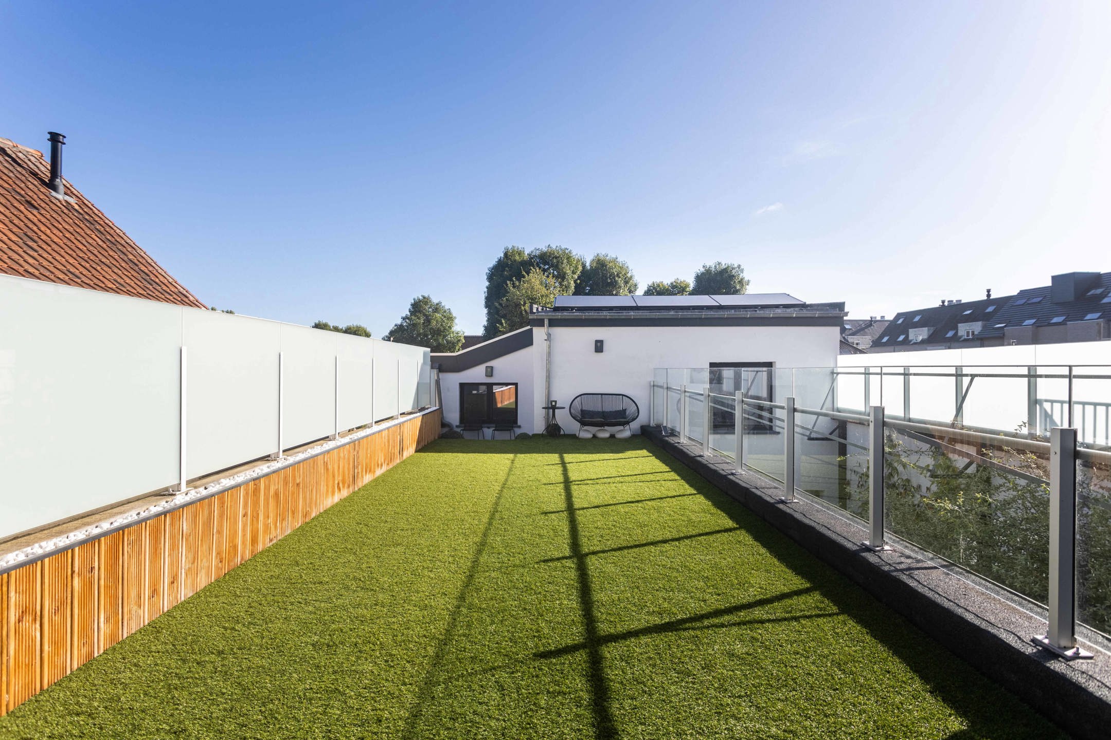 Nieuw gerenoveerde stadswoning met stadstuin en dakterras foto 20