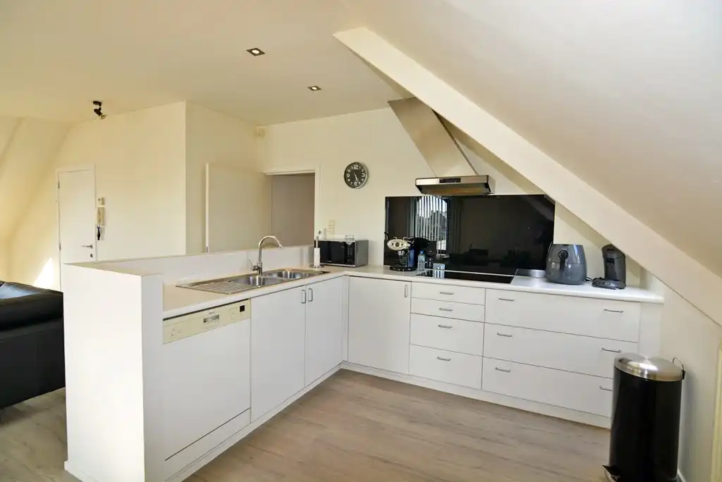 Modern appartement met 2 slpks en parking. foto 5