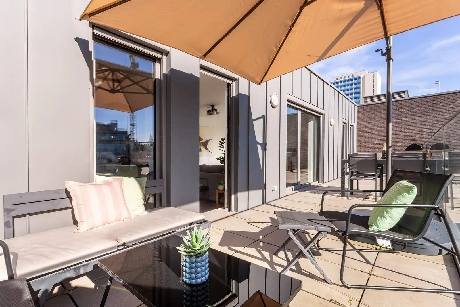 Penthouse met ruime terrassen en prachtige zichten!  foto 2