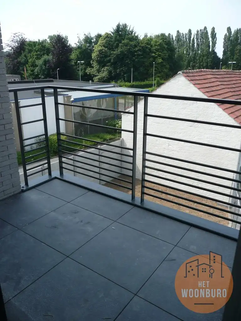 Appartement met 2 slpks, terras en autostaanplaats foto 10