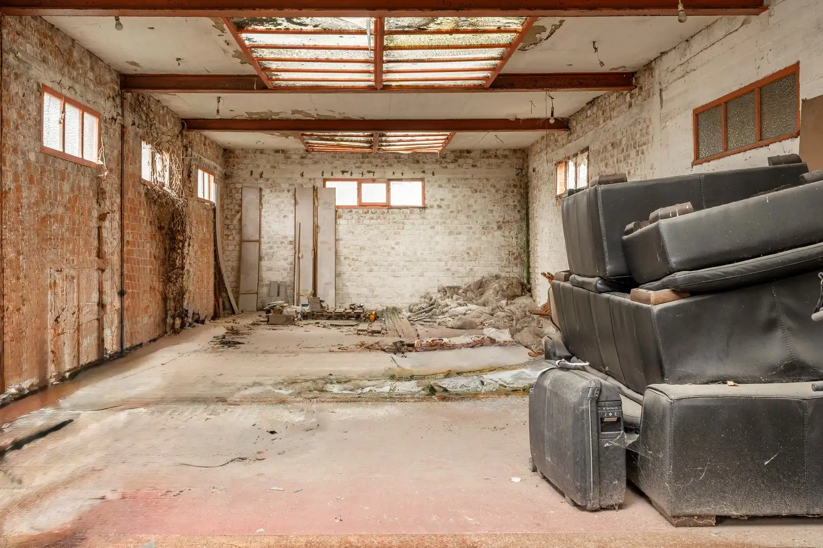 Magazijn 550 m2 met zonnepanelen. foto 14