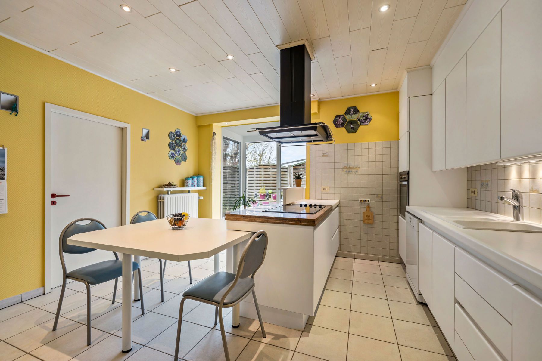 Instapklare bungalow met prachtige tuin, 4 slpks en garage foto 12