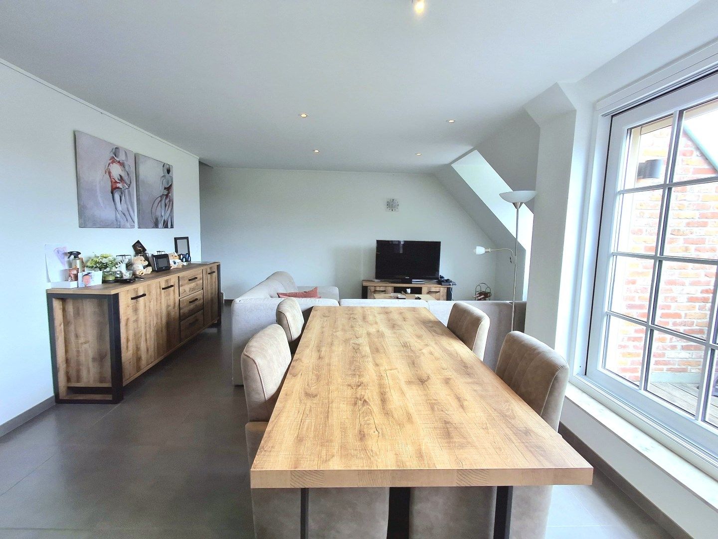 PRACHTIG DUPLEX APPARTEMENT MET 2 SLAAPKAMERS, GARAGEBOX EN AUTOSTAANPLAATS foto 3