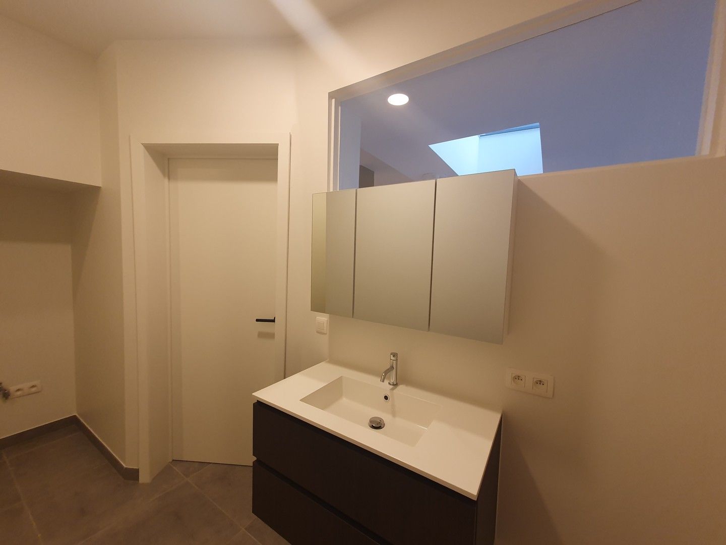 Instapklaar, duurzaam afgewerkt appartement te huur in Sint-Amandsberg foto 19