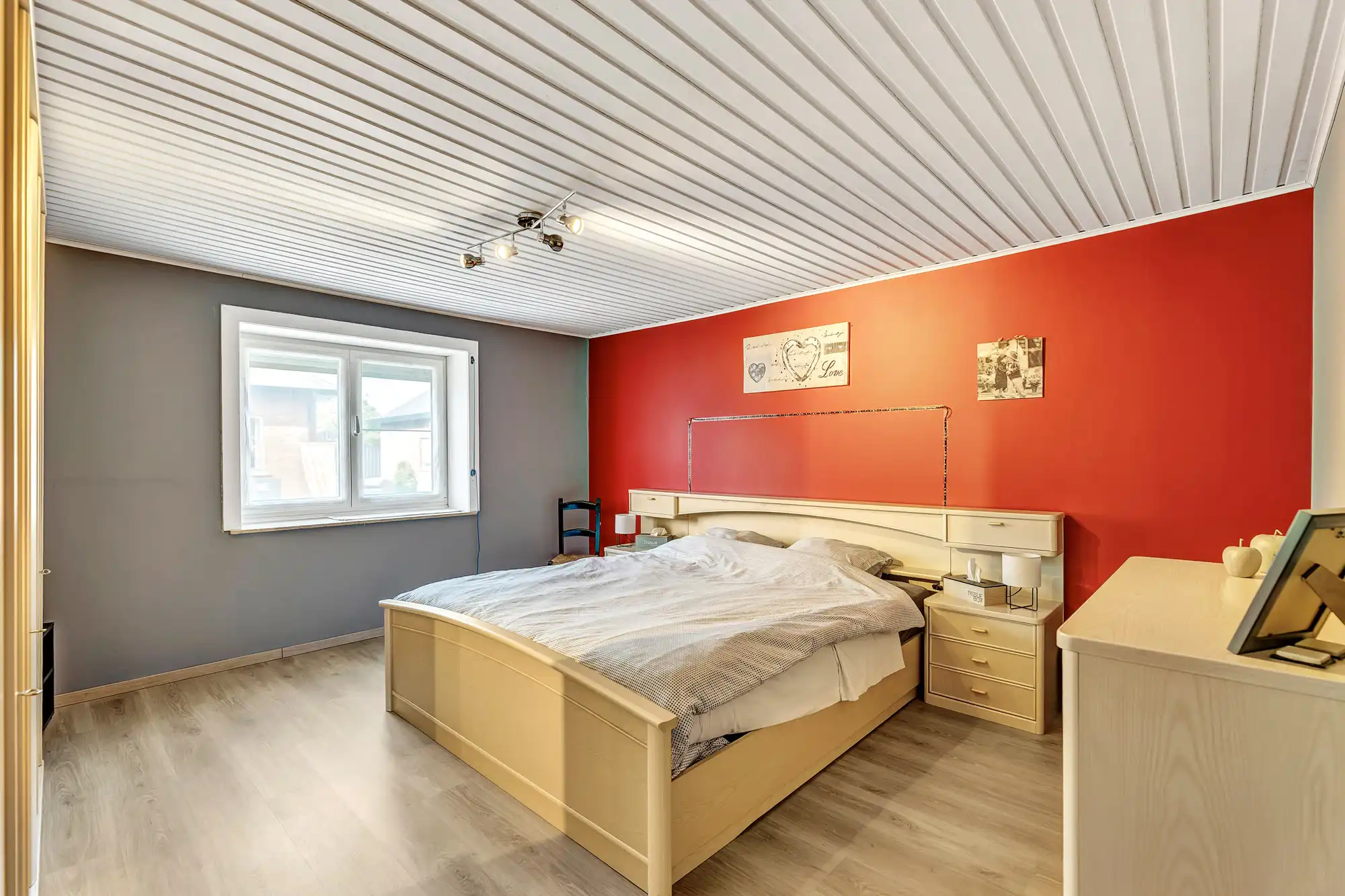 Instapklare woning met ruime garage/opslagplaats foto 16