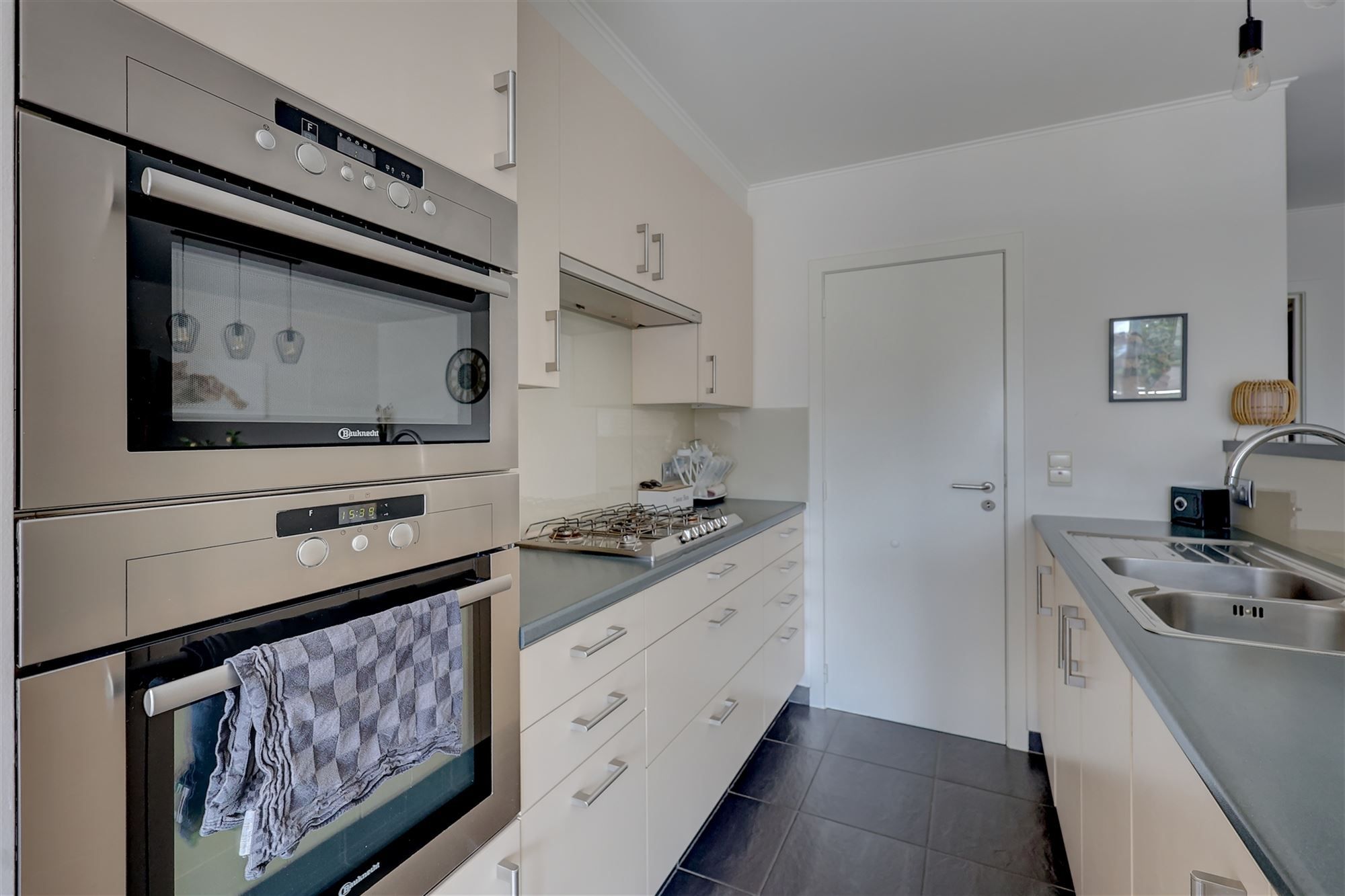 Lichtrijk appartement met twee slaapkamers foto 5
