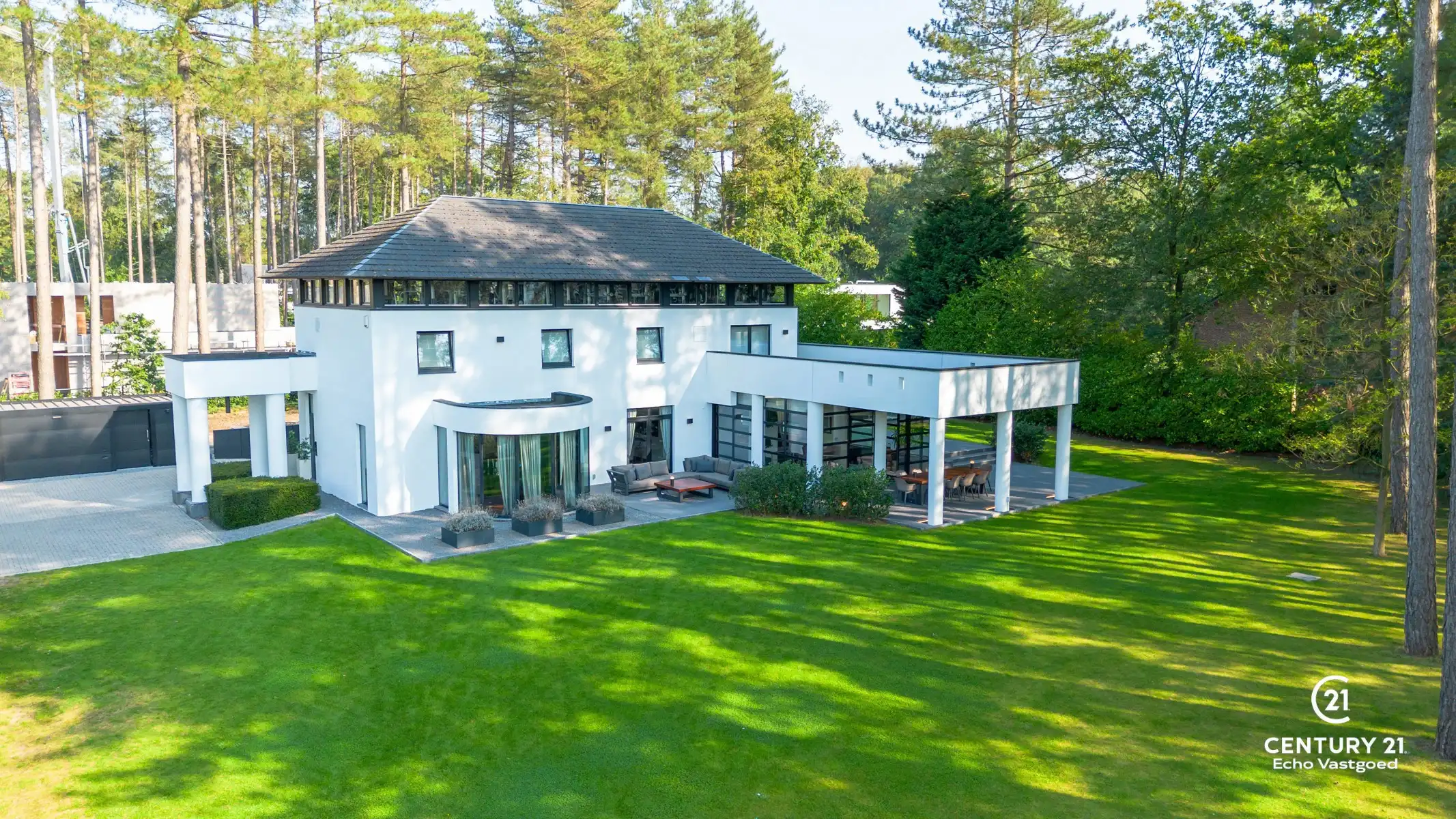 Villa met binnenzwembad en COMPLETE wellness op ca 2590m² foto 2