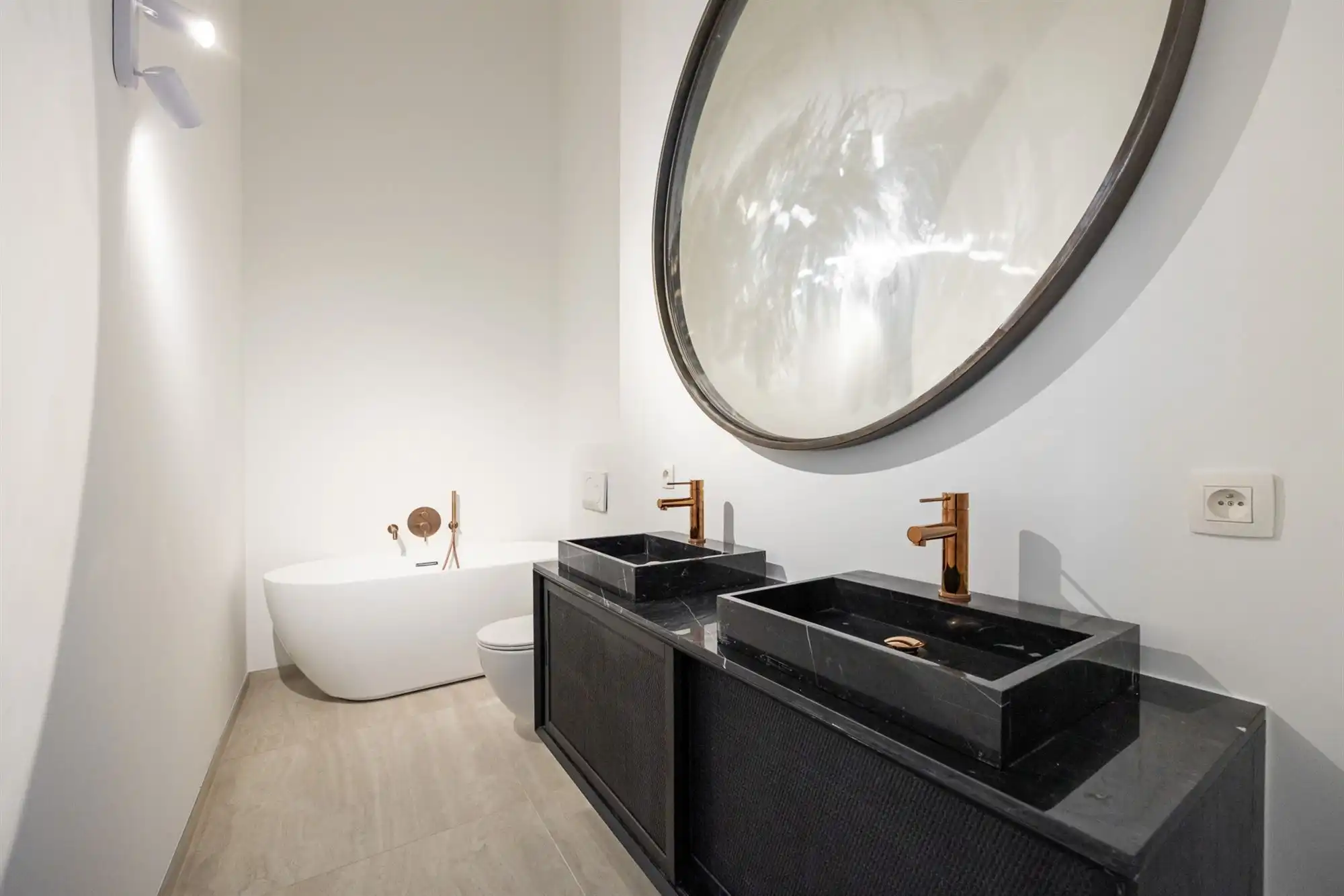 Nieuwbouwwoning met vier slaapkamers en tuin foto 24