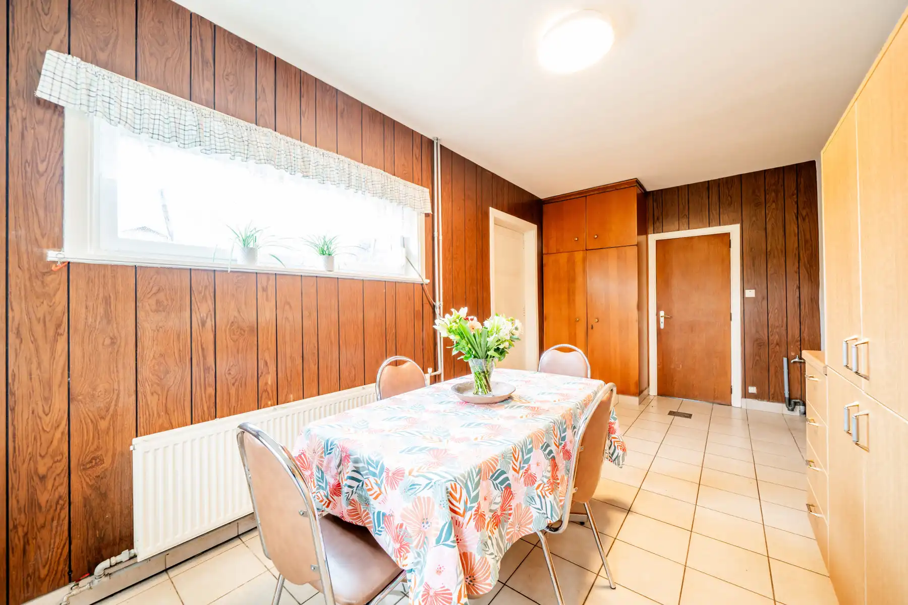 Karaktervolle jaren ’60 gezinswoning met een uitzonderlijk breed perceel (37m) en eindeloos potentieel op een toplocatie in Geel! foto 10