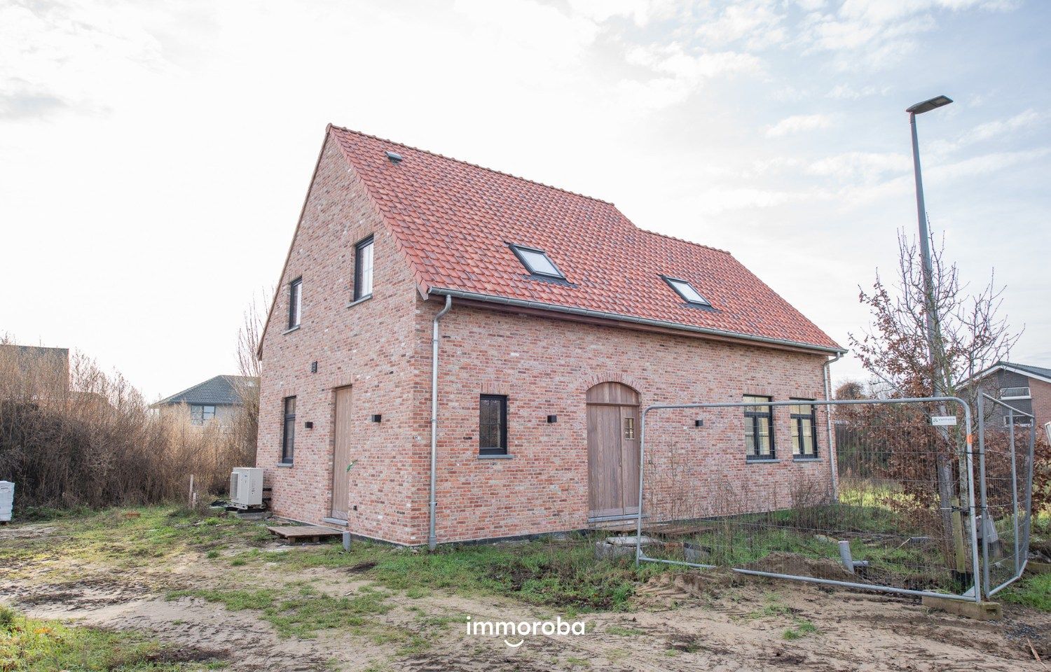 Prachtige energiezuinige nieuwbouwwoning te huur met 3 slaapkamers foto {{pictureIndex}}