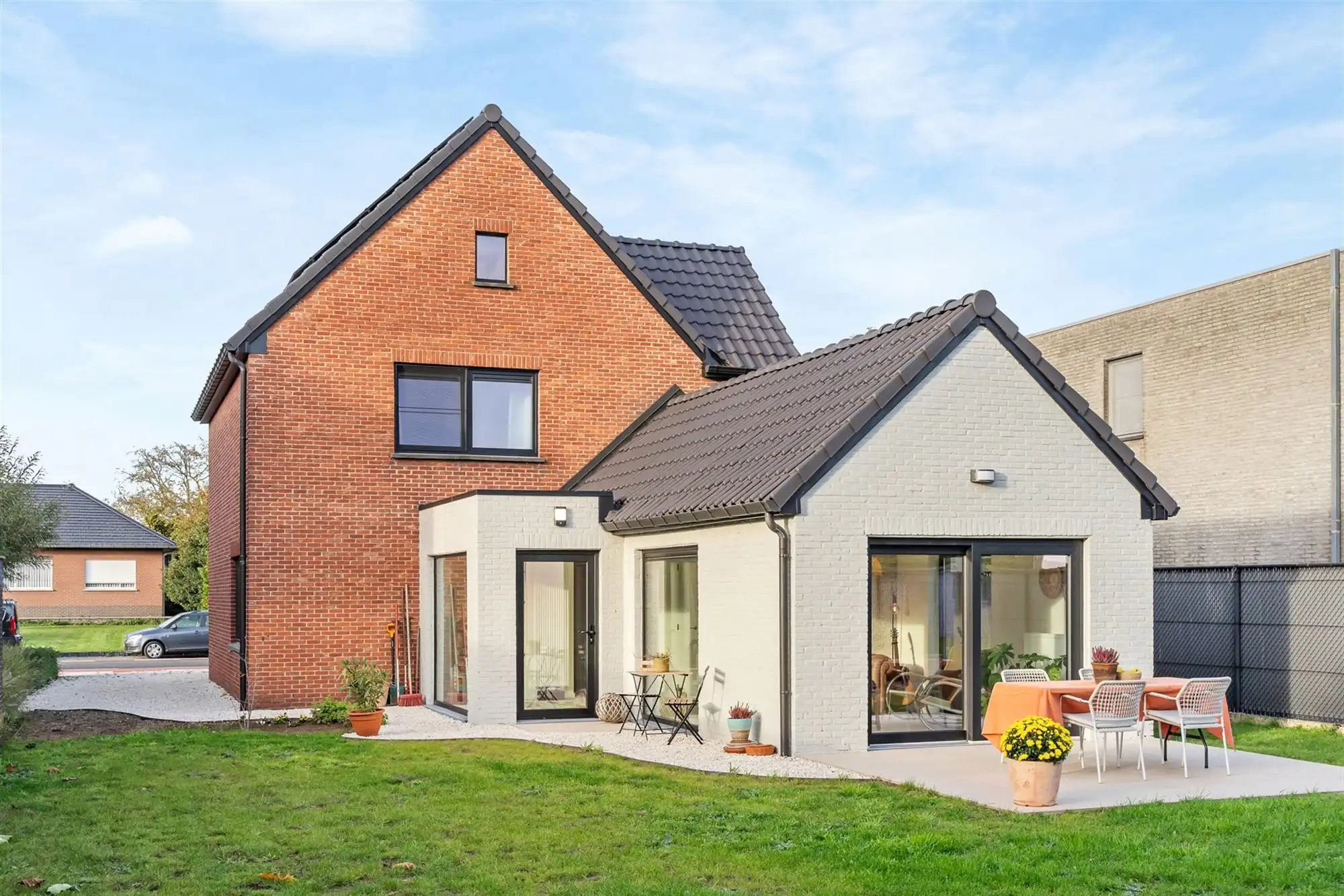 COMPLEET GERENOVEERDE WONING OP PERCEEL VAN BIJNA 9 ARE VLAK BIJ ZOLDER CENTRUM, OMGEVEN DOOR GROEN. foto 2