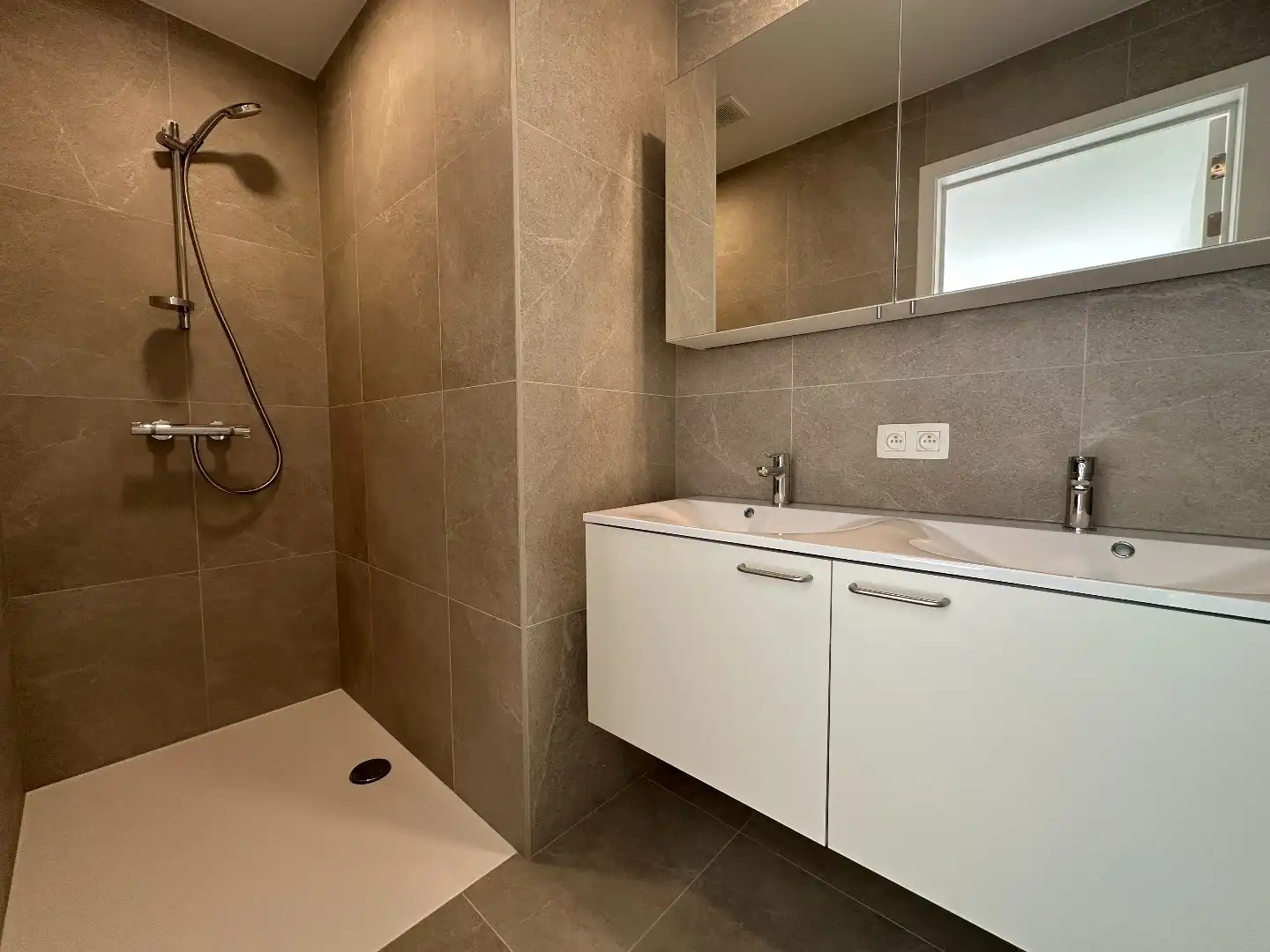 Instapklaar 1-slaapkamer appartement met mooi zonneterras, Torhout foto 10