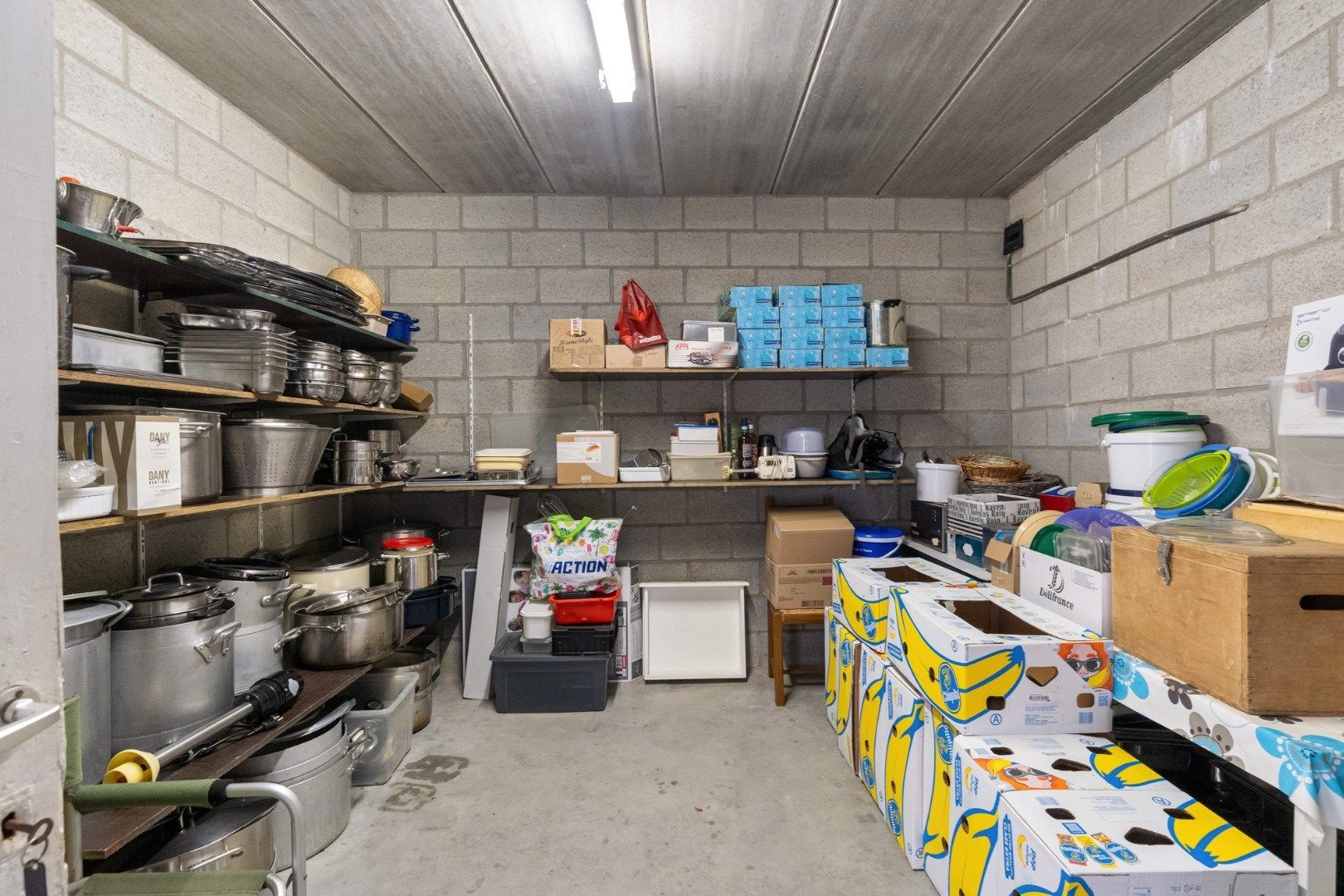Statige herenwoning met tuin, herbestemd tot meergezinswoning met twee wooneenheden en garages in het centrum van Hoeselt foto 14