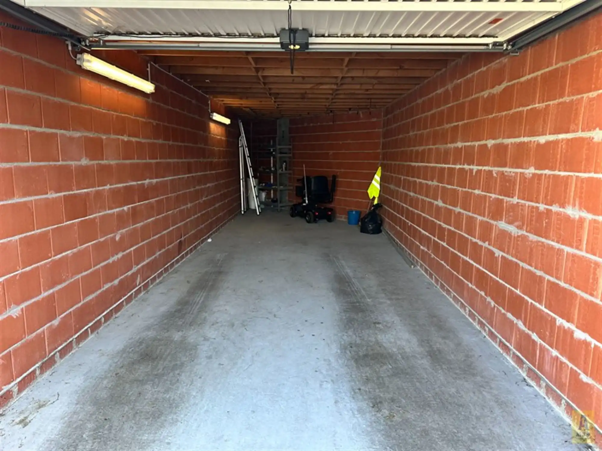 Grote garagebox (erg diep! 27m2) in centrum! foto 3