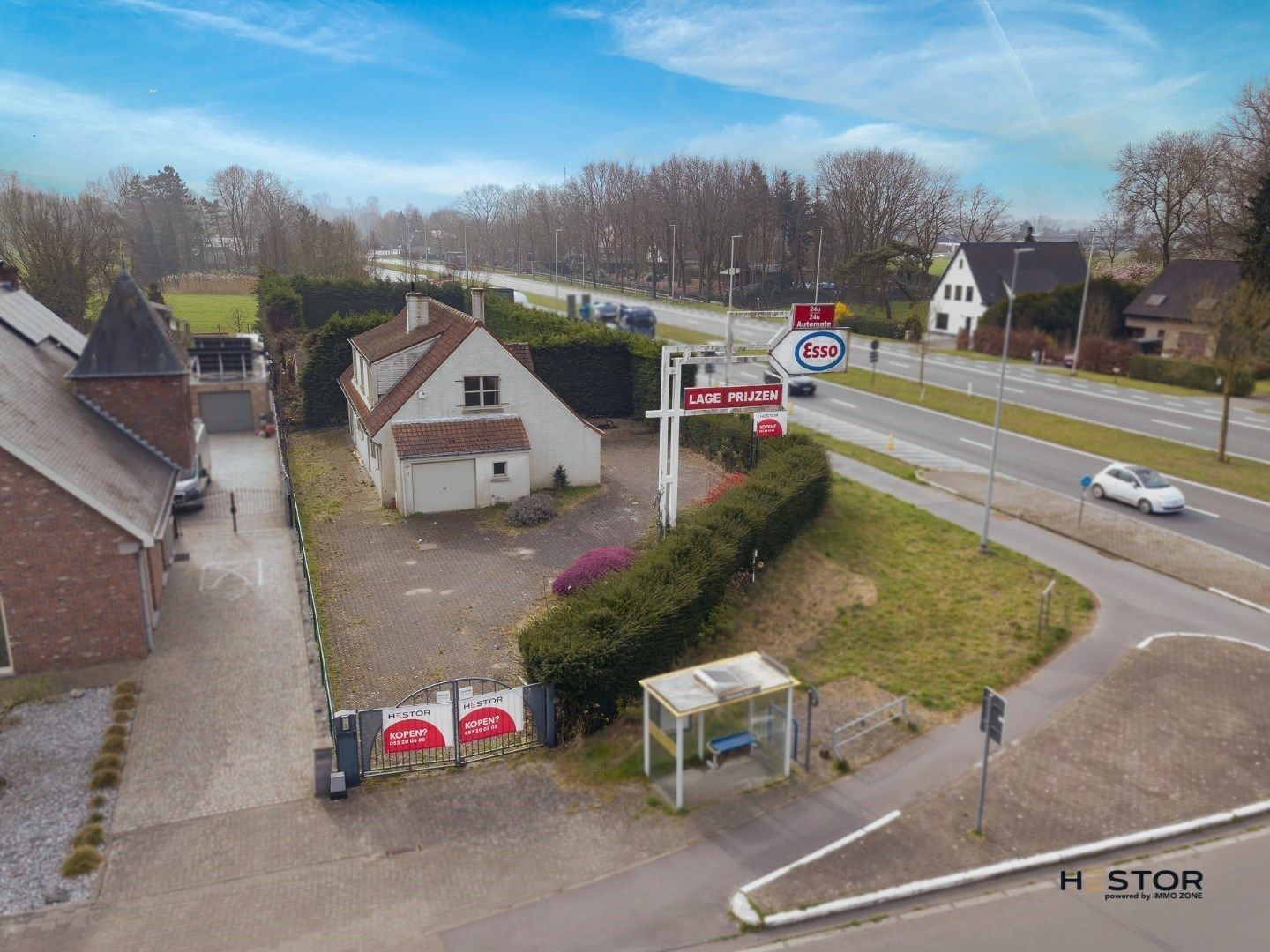 Commercieel gelegen woning met veel mogelijkheden foto {{pictureIndex}}