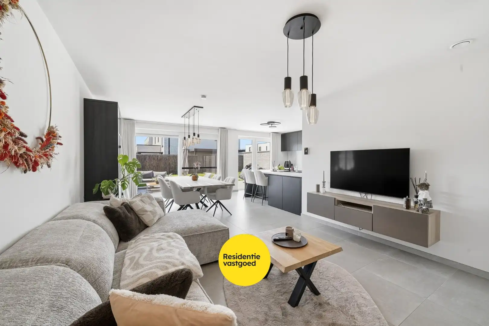 Recente woning (2023) met 4 slaapkamers - verkoop met registratierechten! foto {{pictureIndex}}
