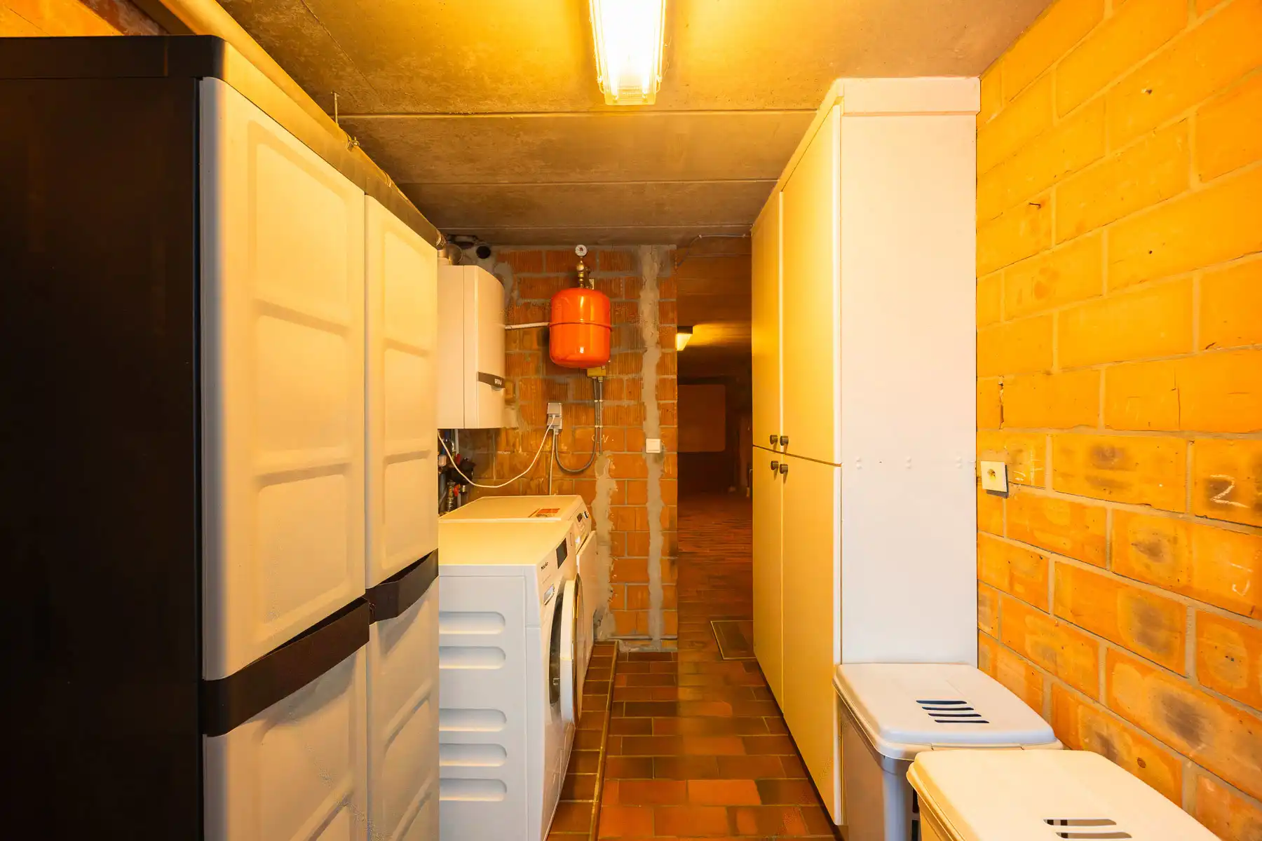 Verrassend ruime halfopen woning met omheinde tuin foto 28