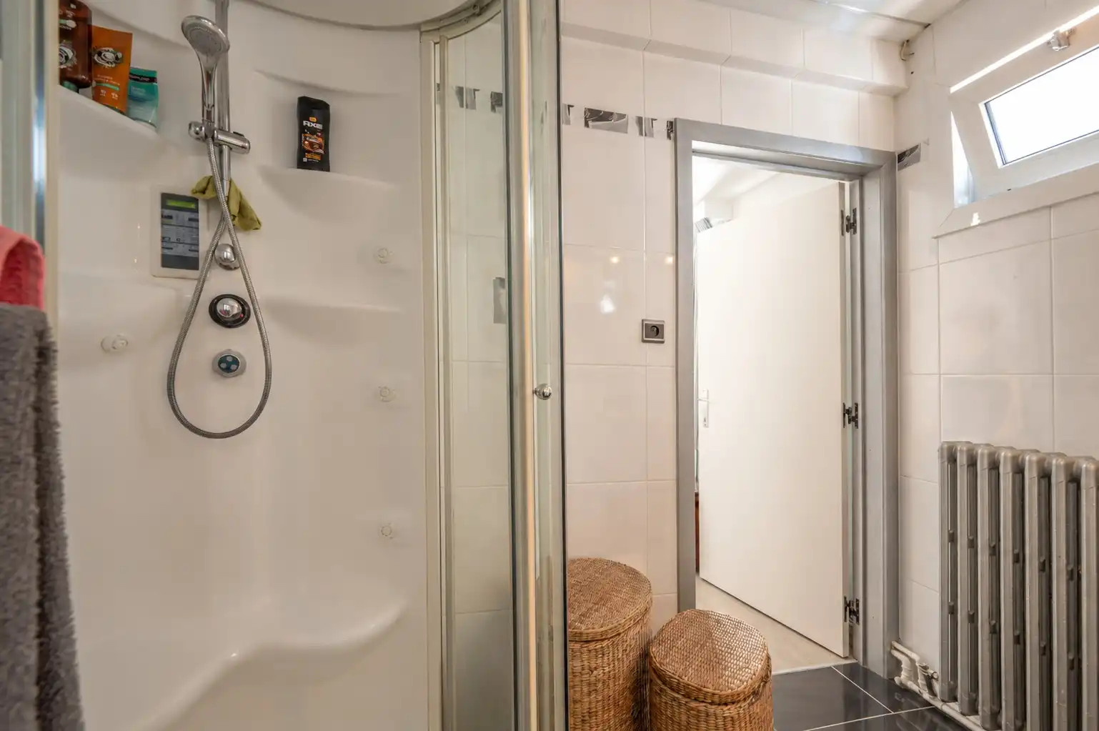 TE KOOP – Verhuurde B&B met 7 kamers én privé-woonst voor uitbaters in hartje De Haan. foto 10