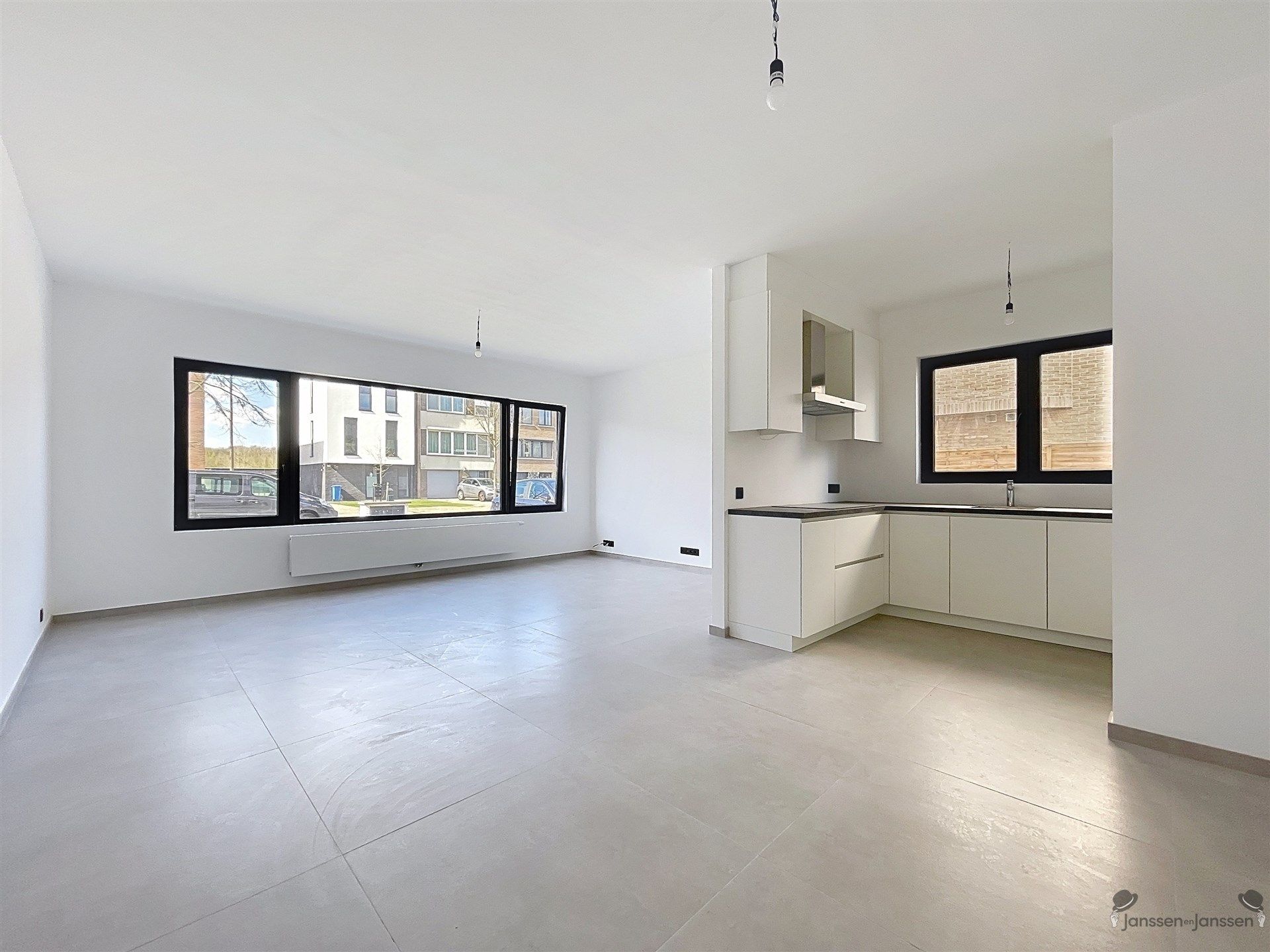 Gelijkvloers appartement met 2 slaapkamers, terras en tuin foto 2