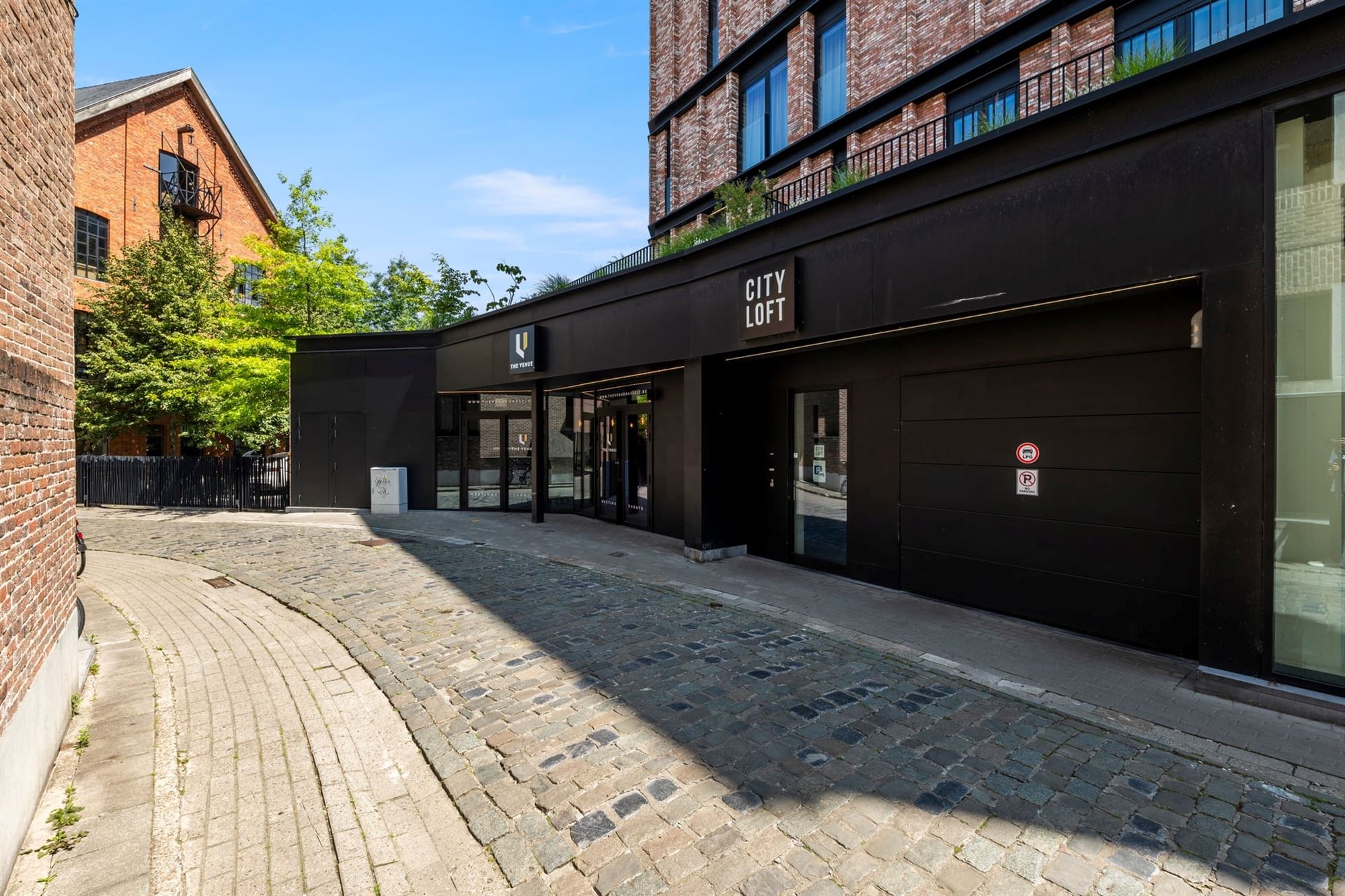 RUIME INSTAPKLARE HANDELSRUIMTE IN HET HARTJE VAN HASSELT  foto 4