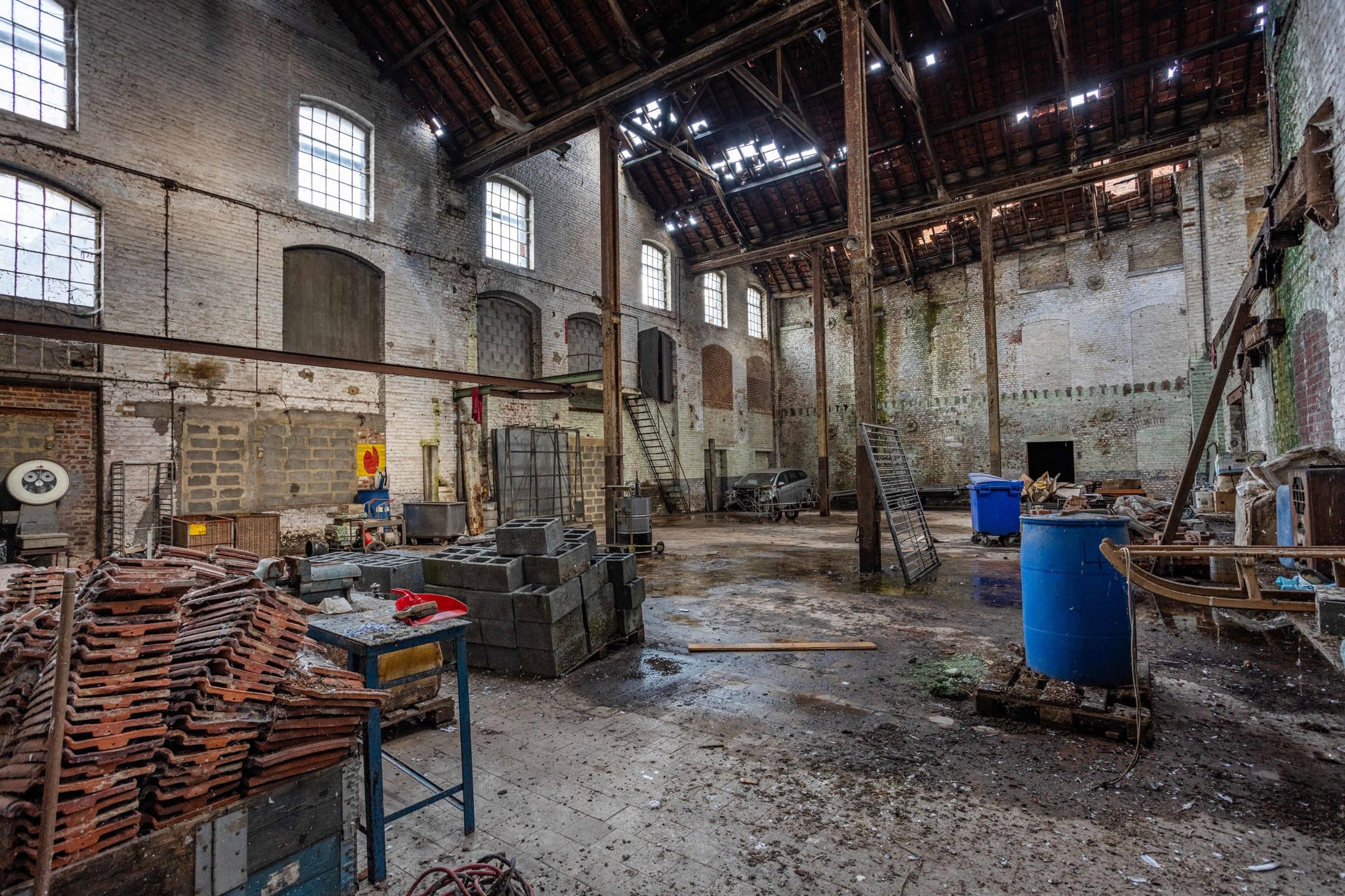 Te renoveren industrieel pand met veel potentieel & ruimte! foto 6