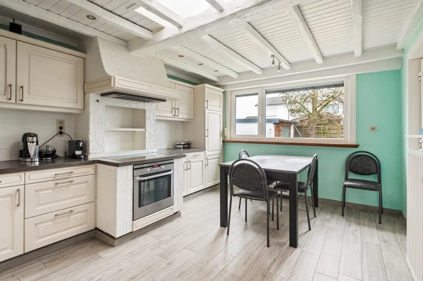 Instapklare woning met tuin, garage en 3 slpkmrs! foto 7