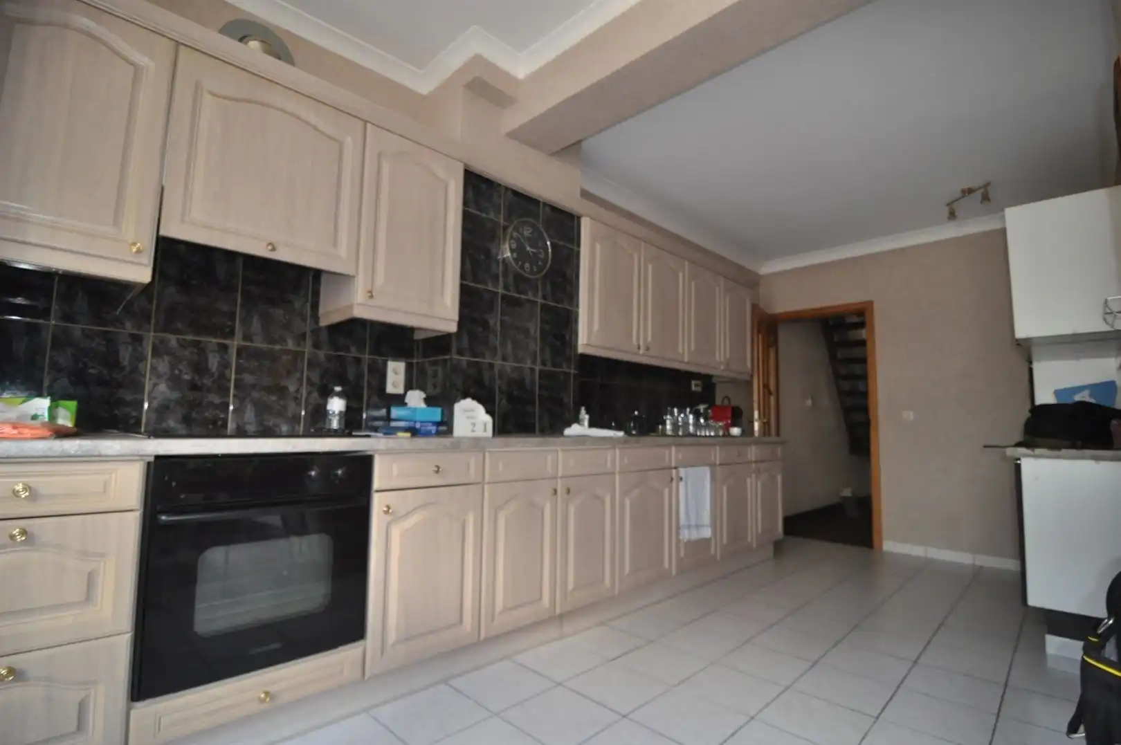 Ruime bel-etage met 2 slaapkamers, kinderkamer, garage en groot terras foto 10