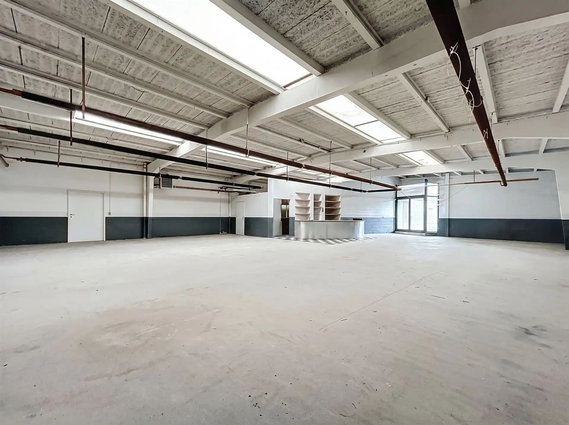 Woning met magazijn en kantoor op perceel van 2185m² foto 2
