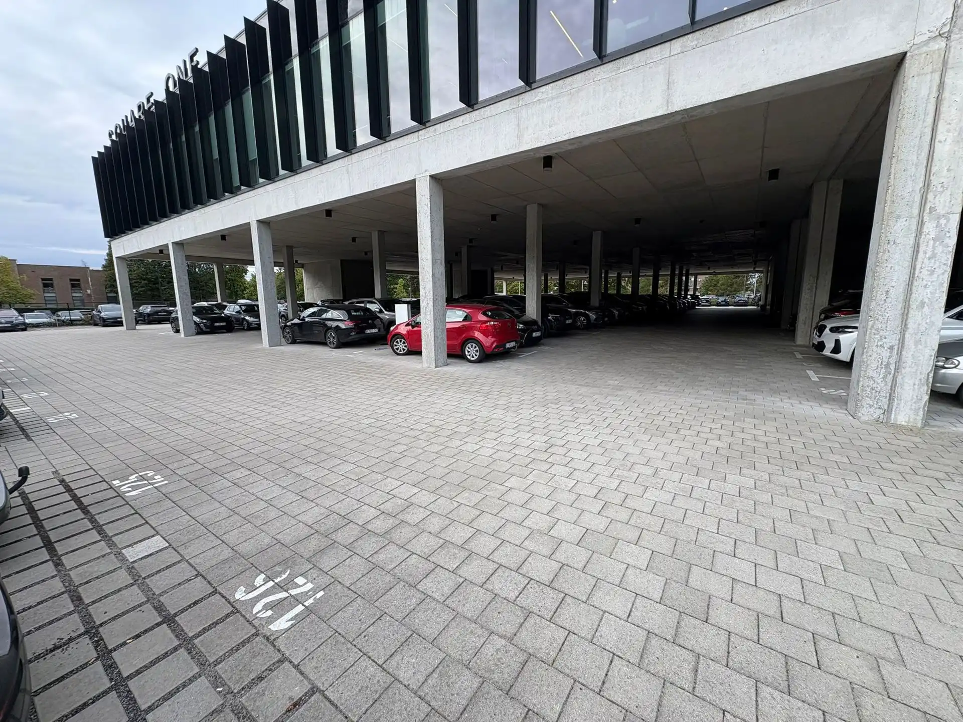 Kantoorgebouw "Square One" - kantoor 457m² te huur foto 11